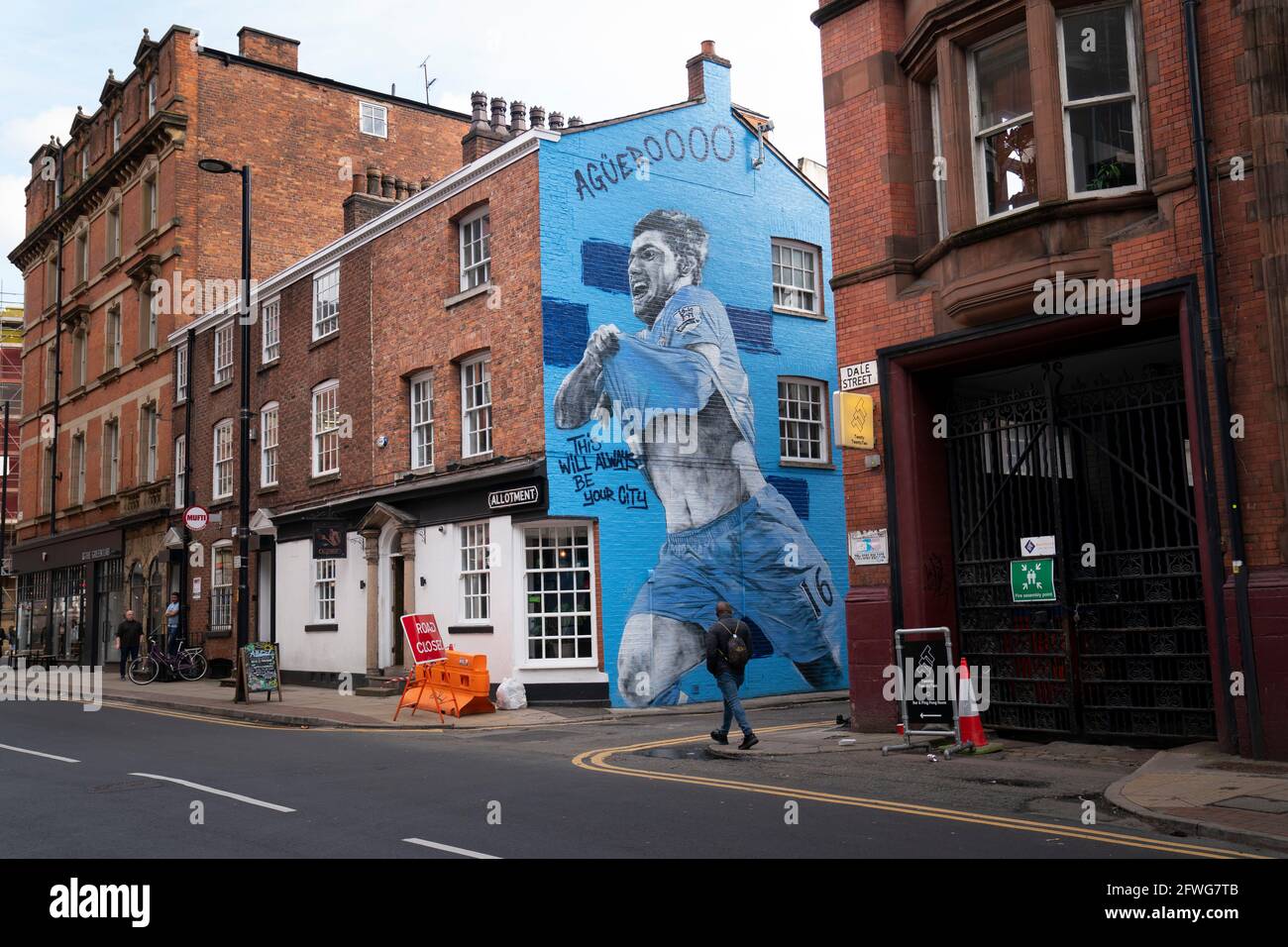 Manchester, Regno Unito, 22 maggio 2021. Un nuovo murale del calciatore Sergio Aguero di Manchester City si trova nel quartiere settentrionale di Manchester il giorno prima che la squadra venga presentata con il trofeo della Premier League inglese, Manchester, Regno Unito. Aguero ha accettato di firmare per Barcellona su un contratto biennale quando il suo accordo di Manchester City scade il mese prossimo. Credit: Jon Super/Alamy Live News. Foto Stock