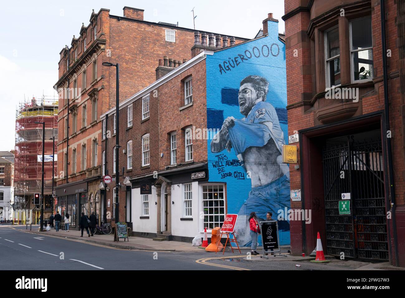 Manchester, Regno Unito, 22 maggio 2021. Un nuovo murale del calciatore Sergio Aguero di Manchester City si trova nel quartiere settentrionale di Manchester il giorno prima che la squadra venga presentata con il trofeo della Premier League inglese, Manchester, Regno Unito. Aguero ha accettato di firmare per Barcellona su un contratto biennale quando il suo accordo di Manchester City scade il mese prossimo. Credit: Jon Super/Alamy Live News. Foto Stock