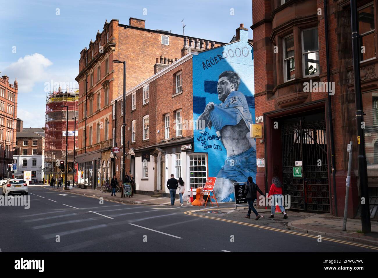 Manchester, Regno Unito, 22 maggio 2021. Un nuovo murale del calciatore Sergio Aguero di Manchester City si trova nel quartiere settentrionale di Manchester il giorno prima che la squadra venga presentata con il trofeo della Premier League inglese, Manchester, Regno Unito. Aguero ha accettato di firmare per Barcellona su un contratto biennale quando il suo accordo di Manchester City scade il mese prossimo. Credit: Jon Super/Alamy Live News. Foto Stock