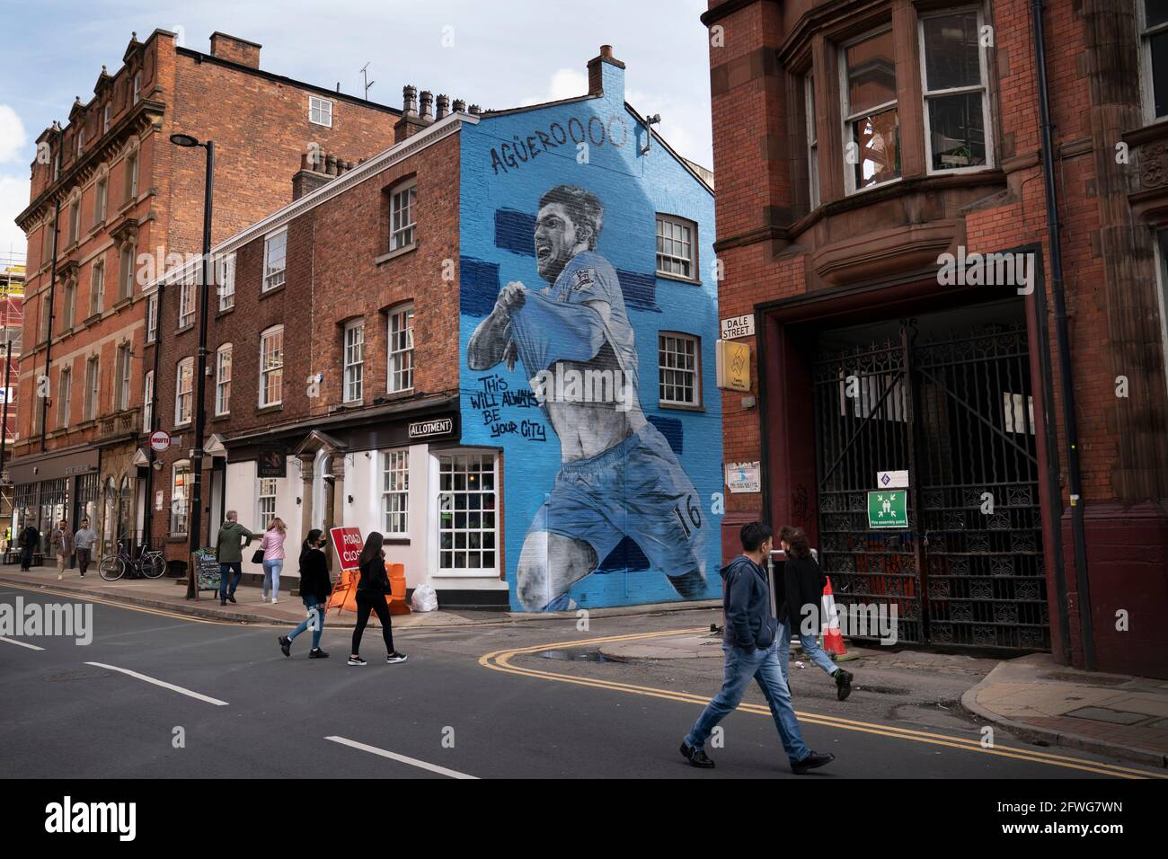 Manchester, Regno Unito, 22 maggio 2021. Un nuovo murale del calciatore Sergio Aguero di Manchester City si trova nel quartiere settentrionale di Manchester il giorno prima che la squadra venga presentata con il trofeo della Premier League inglese, Manchester, Regno Unito. Aguero ha accettato di firmare per Barcellona su un contratto biennale quando il suo accordo di Manchester City scade il mese prossimo. Credit: Jon Super/Alamy Live News. Foto Stock