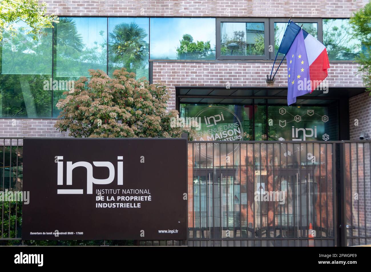 Vista esterna della sede centrale dell'INPI, Istituto nazionale della proprietà industriale, ente pubblico francese incaricato di marchi e brevetti Foto Stock
