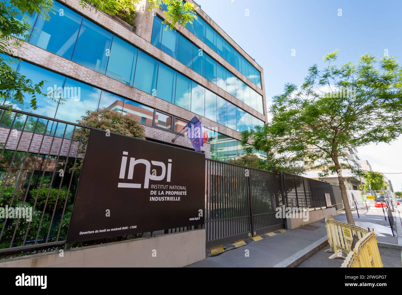 Vista esterna della sede centrale dell'INPI, Istituto nazionale della proprietà industriale, ente pubblico francese incaricato di marchi e brevetti Foto Stock