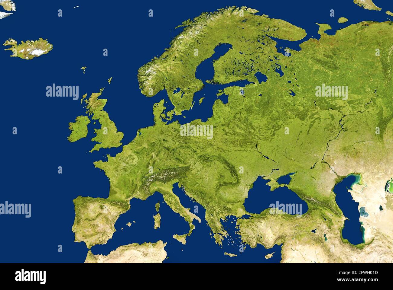 Mappa dell'Europa nella foto satellitare globale, vista piatta della parte europea del mondo dallo spazio. Mappa fisica dettagliata con terreno texture. Verde terra e blu Foto Stock