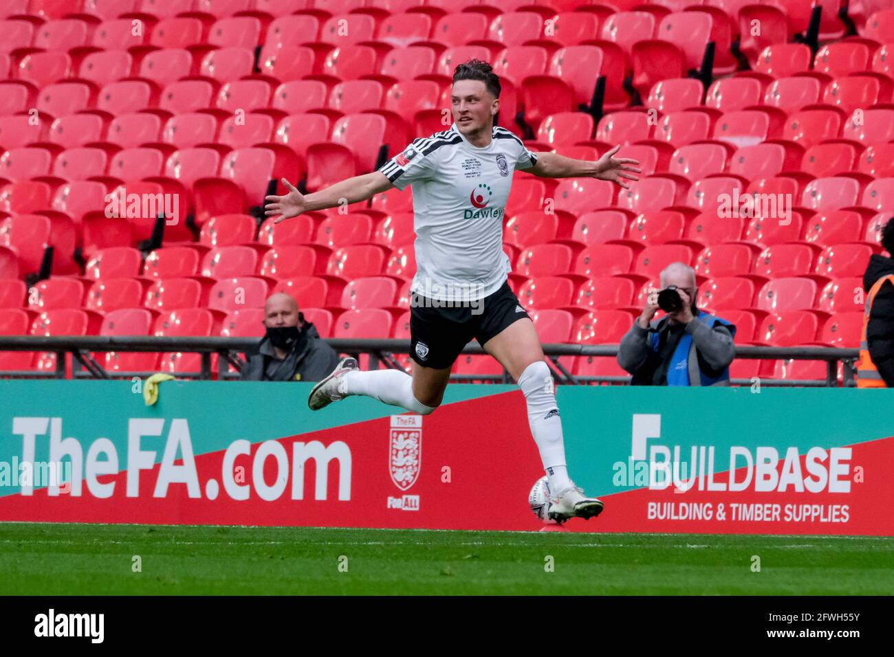 Londra, Regno Unito. 22 maggio 2021 - Londra, Regno Unito: Hereford FC prendere AFC Hornchurch nella finale del Trofeo fa. Credit: Thomas Jackson Credit: Thomas Jackson/Alamy Live News Foto Stock
