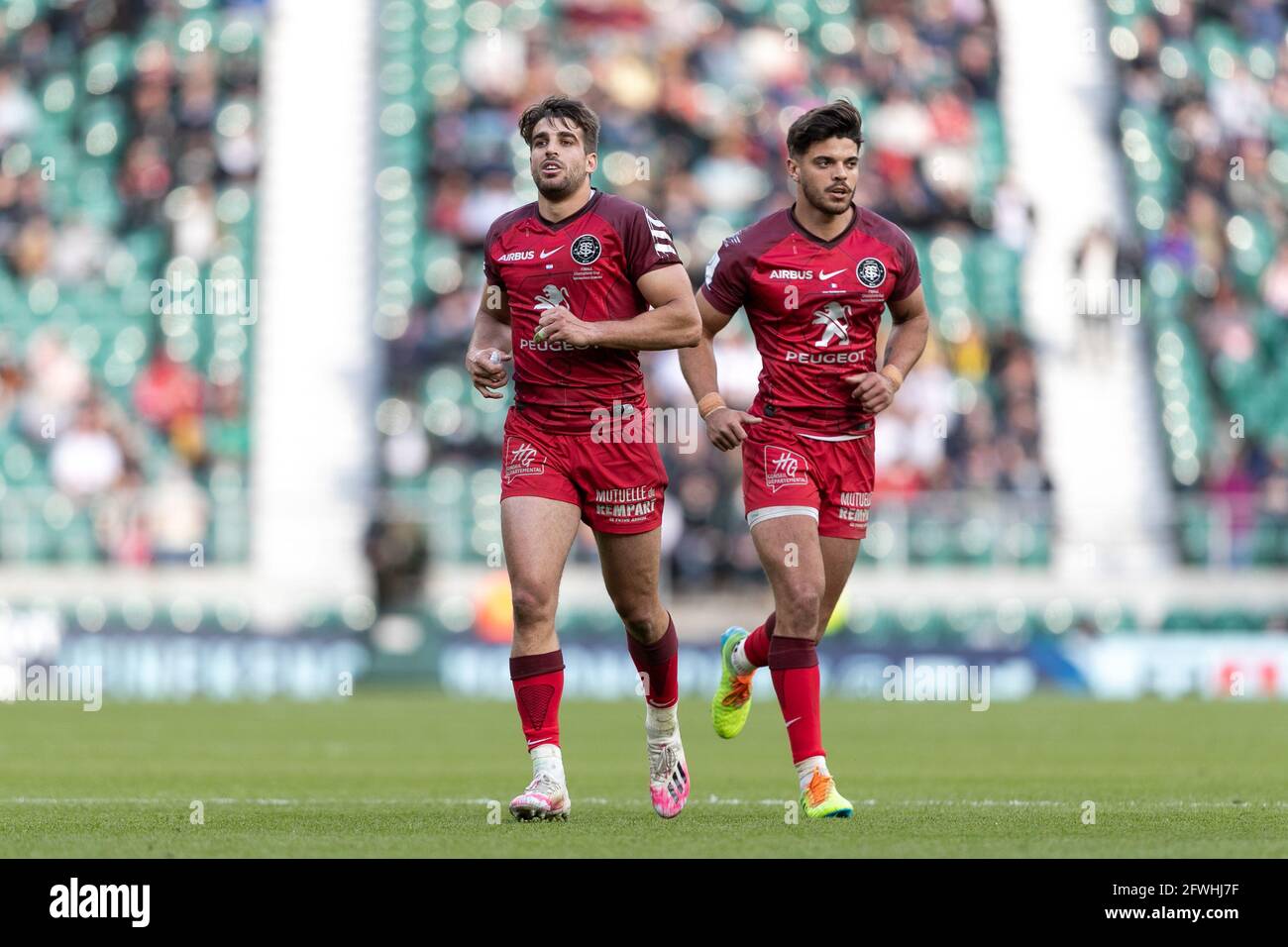 LONDRA, REGNO UNITO. 22 MAGGIO: Juan Cruz Mallía e Romain Ntamack di Tolosa durante la partita della Coppa dei campioni europei tra la Rochelle e Tolosa allo stadio di Twickenham, Londra, Inghilterra sabato 22 maggio 2021. (Credit: Juan Gasparini | MI News) Credit: MI News & Sport /Alamy Live News Foto Stock