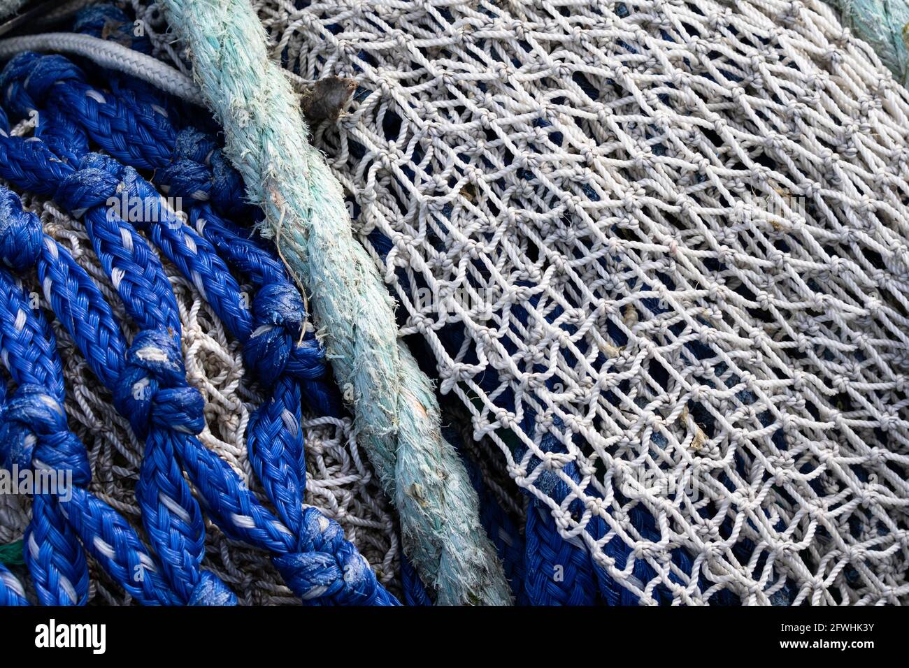 Due reti da pesca con corda verde Foto Stock