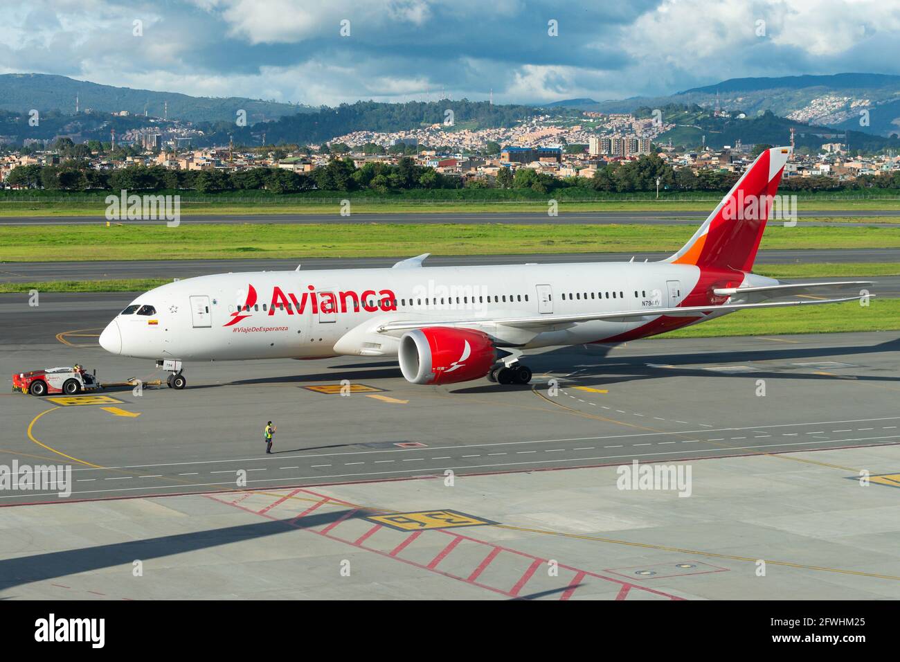 Avianca Airlines Boeing 787 aeroplano Dreamliner all'aeroporto internazionale El Dorado di Bogotà, Colombia. Colombiano registrato B787-8 N794AV aeromobili. Foto Stock