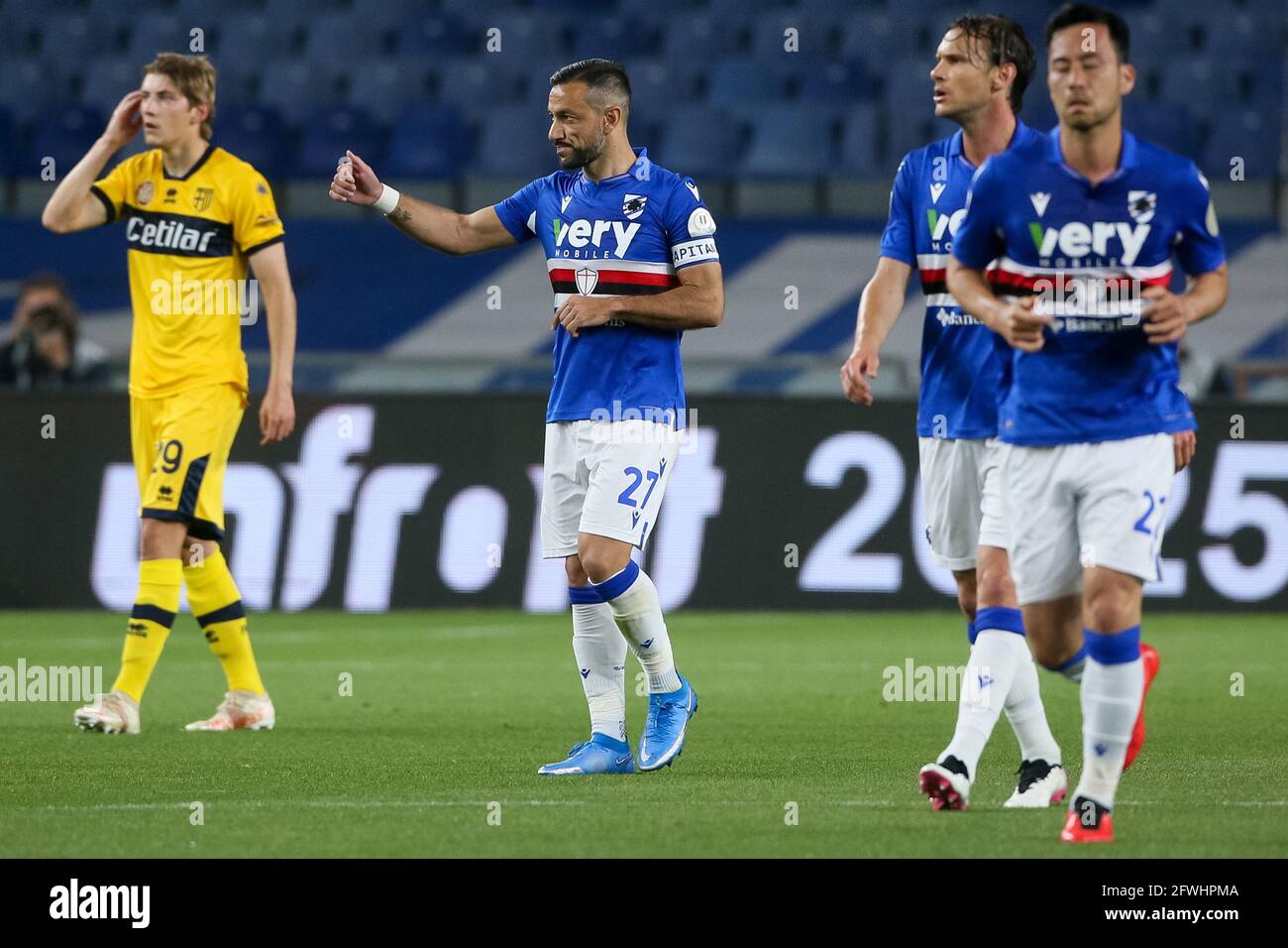 GENOVA, ITALIA - 22 MAGGIO: Fabio Quagliarella di Sampdoria festeggia dopo aver segnato il suo primo gol al fianco durante la Serie A match tra UC Sampdoria e Parma Calcio allo Stadio Luigi Ferraris il 22 maggio 2021 a Genova (Foto di Ciro Santangelo/Orange Pictures) Foto Stock