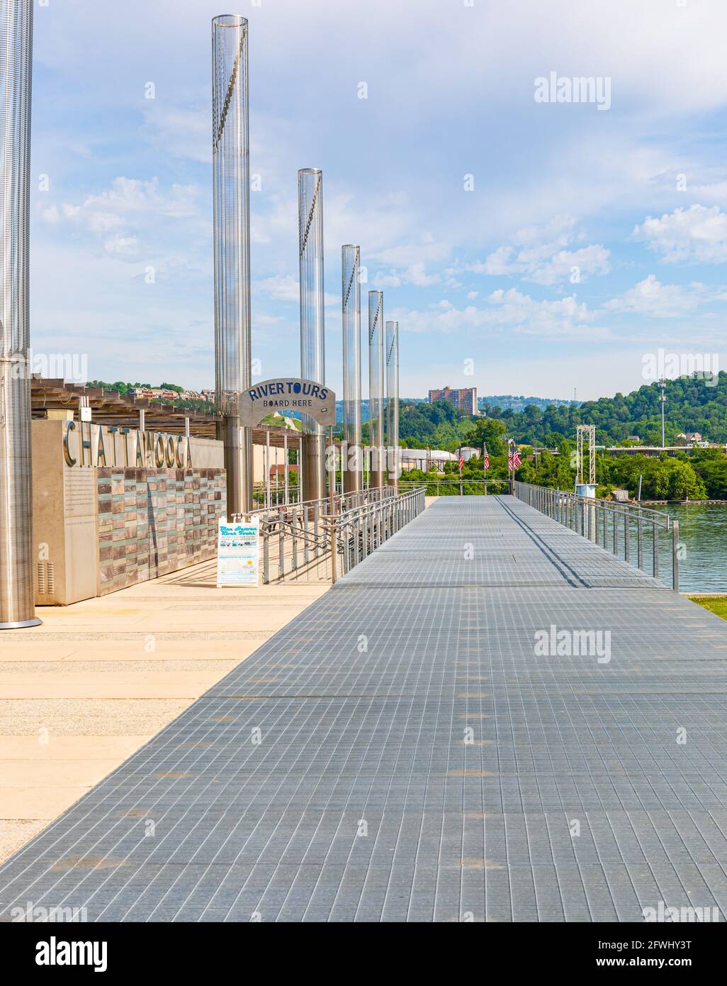 CHATTANOOGA, TN, USA-9 MAGGIO 2021: Molo al largo del lungofiume di Chattanooga per imbarcarsi su Rivertours. Foto Stock