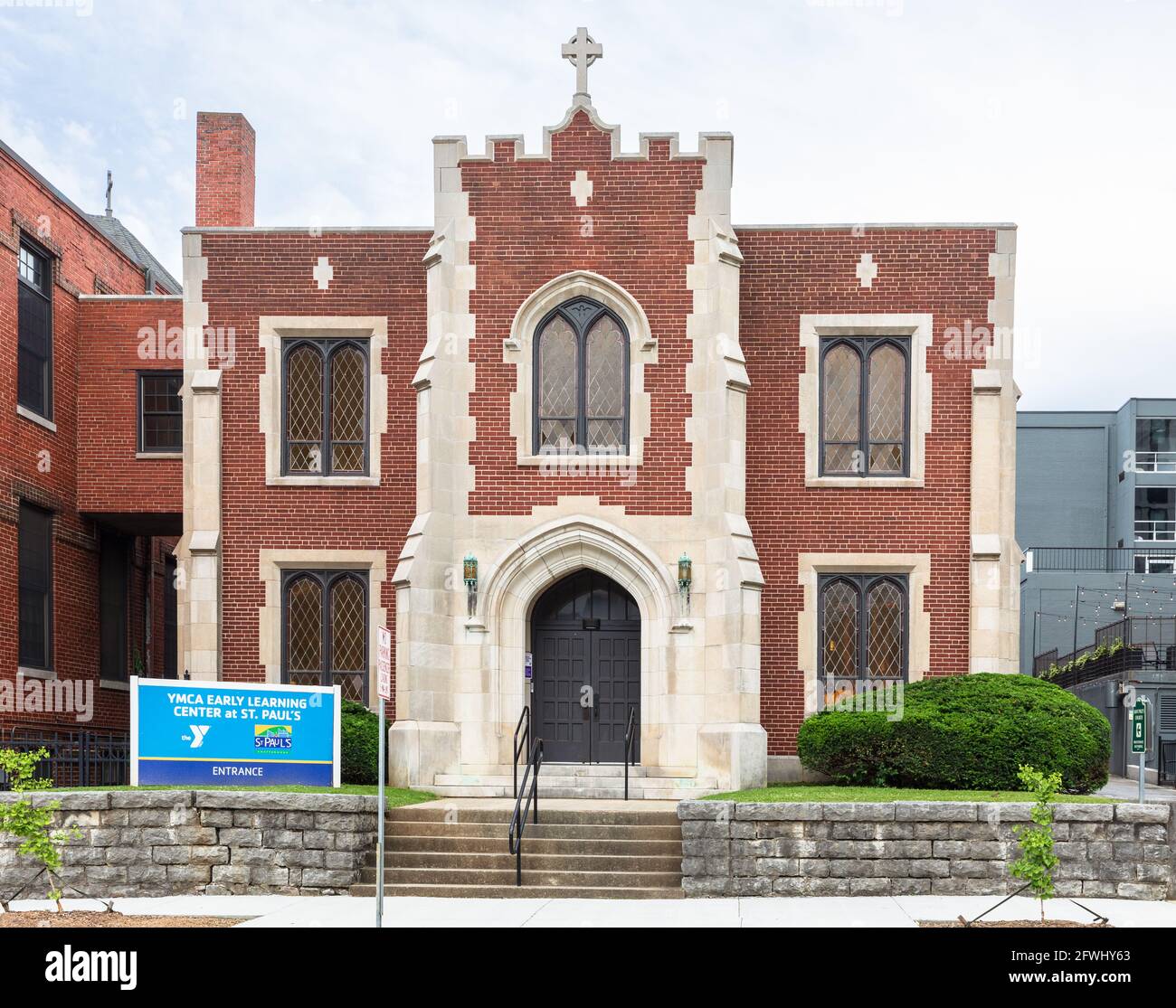 CHATTANOOGA, TN, USA-9 MAGGIO 2021: Cappella della Chiesa episcopale di San Paolo, utilizzata per il centro di apprendimento precoce YMCA. Foto Stock