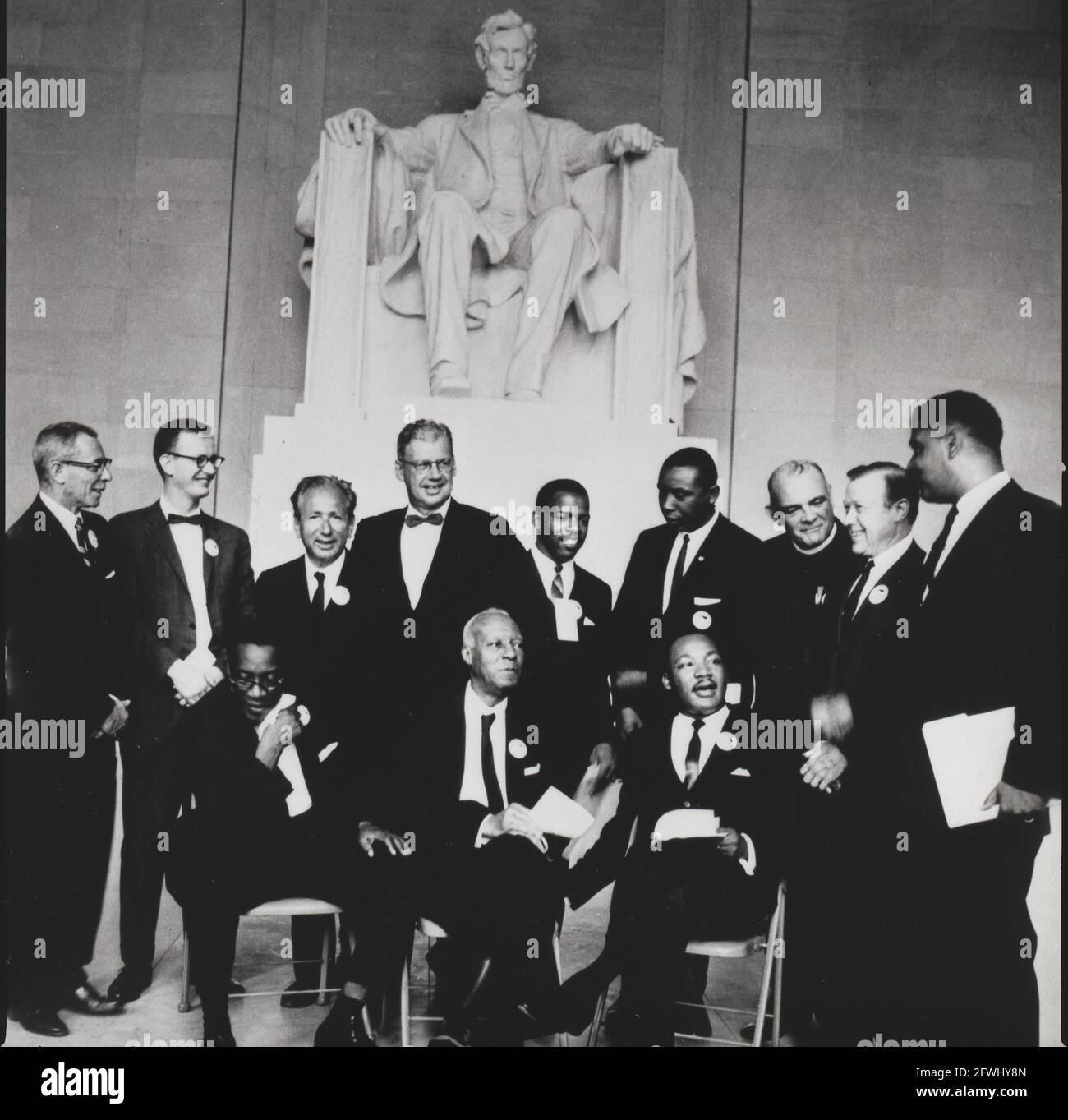 Il Dr Martin Luther King Jr e altri leader dei diritti civili si riuniscono prima di un raduno al Lincoln Memorial il 28 agosto 1963 a Washington Foto Stock