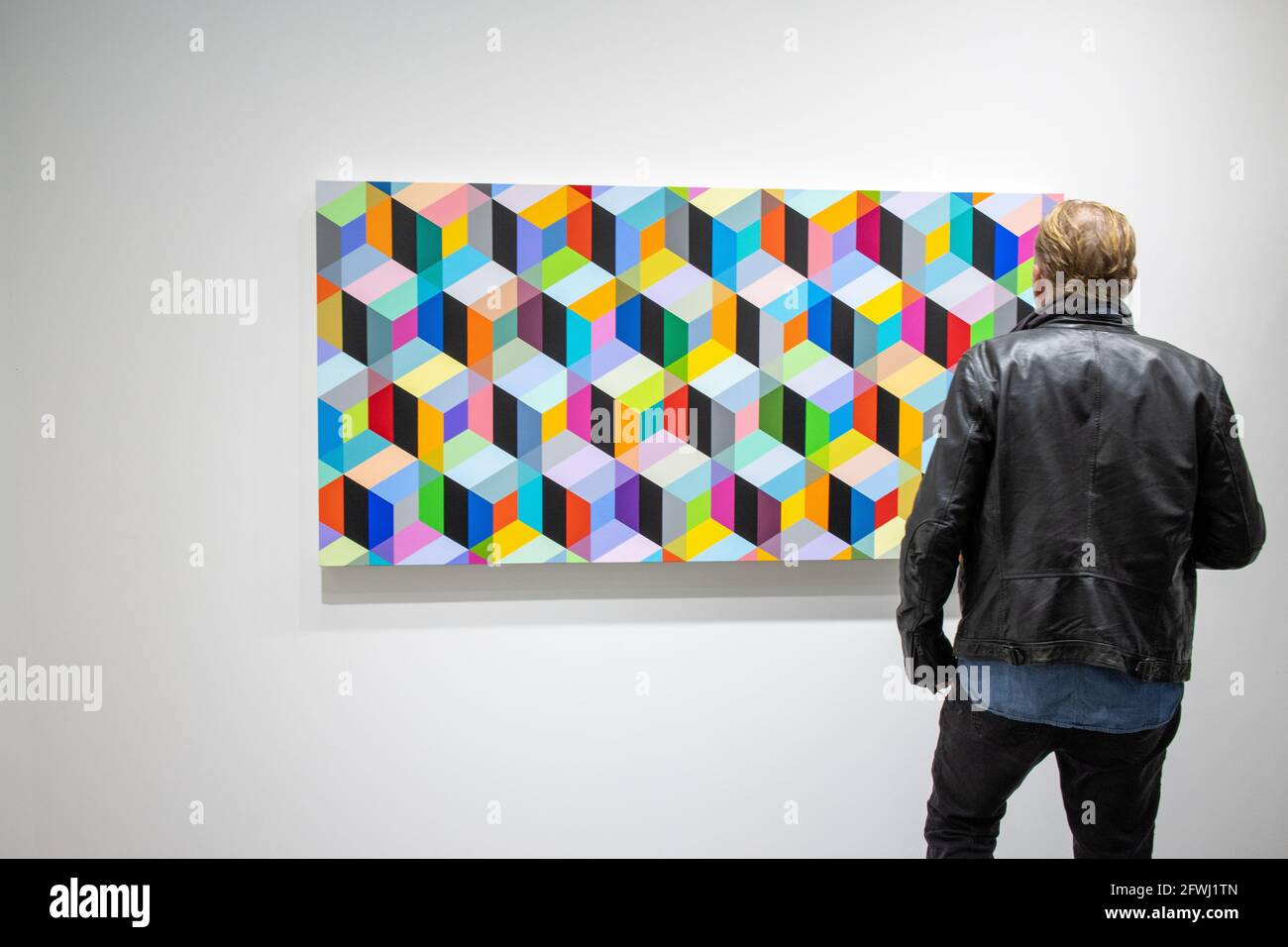 Patroni alla galleria d'arte di Mash apertura dello spettacolo Psych-o-Delic. 1° spettacolo dopo 2021 covid 19 restrizioni sono state revocate a Los Angeles. Foto Stock