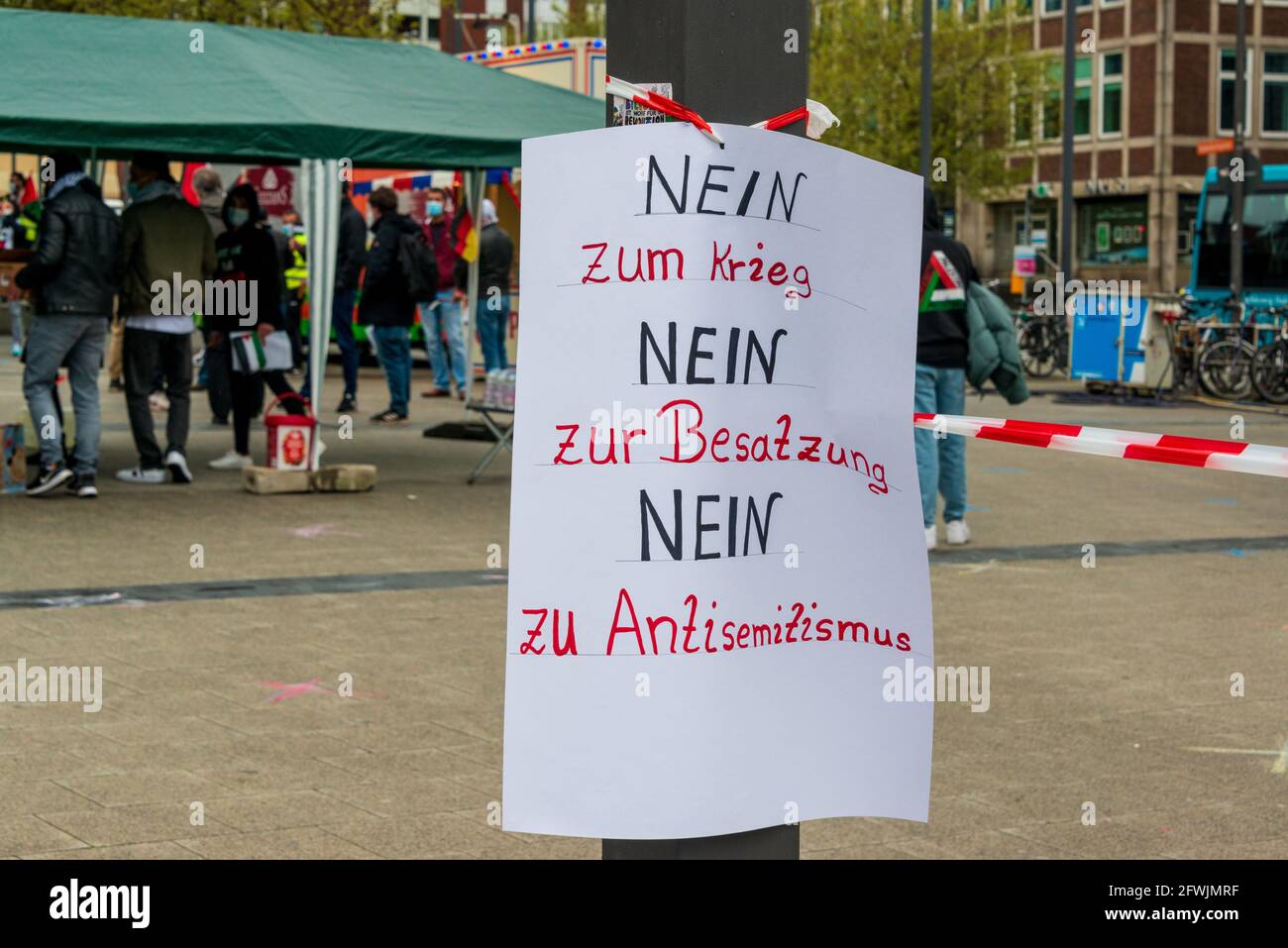 2021. Mai 22 Kiel, am Hauptbahnhof in Kiel fand heute eine dimostrazione unter dem Titel „Aktuelle Lage in Palästina statt. Circa 100 protese Teilnehmer Foto Stock