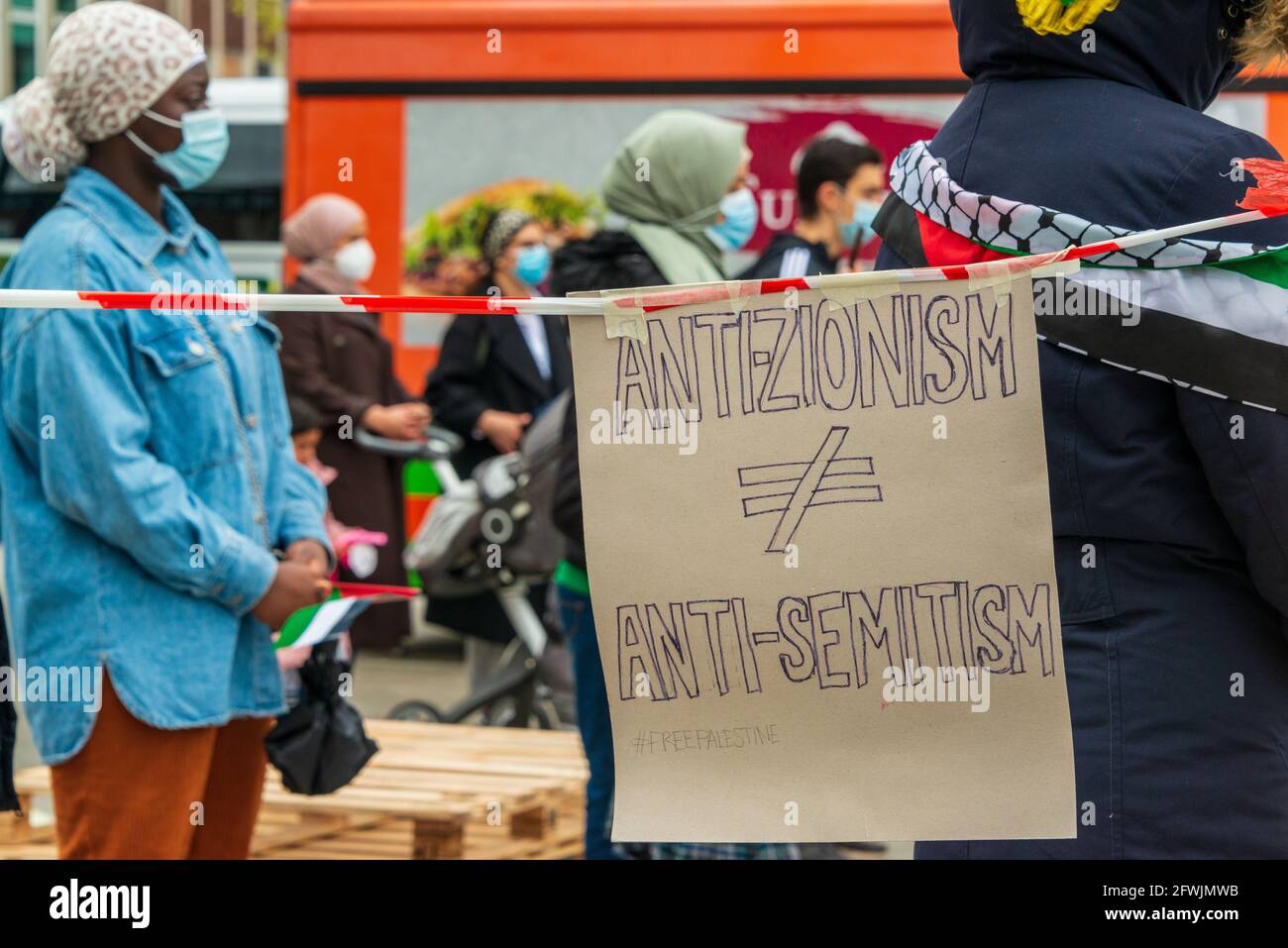 2021. Mai 22 Kiel, am Hauptbahnhof in Kiel fand heute eine dimostrazione unter dem Titel „Aktuelle Lage in Palästina statt. Circa 100 protese Teilnehmer Foto Stock