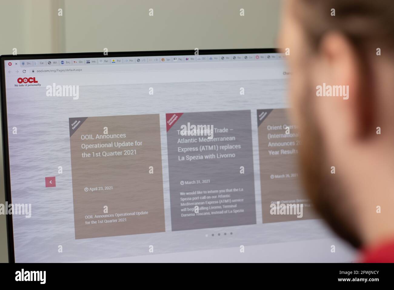 New York, USA - 1 Maggio 2021: Orient Overseas Container Line OOOCL Company website con logo sullo schermo, Editoriale illustrativo Foto Stock