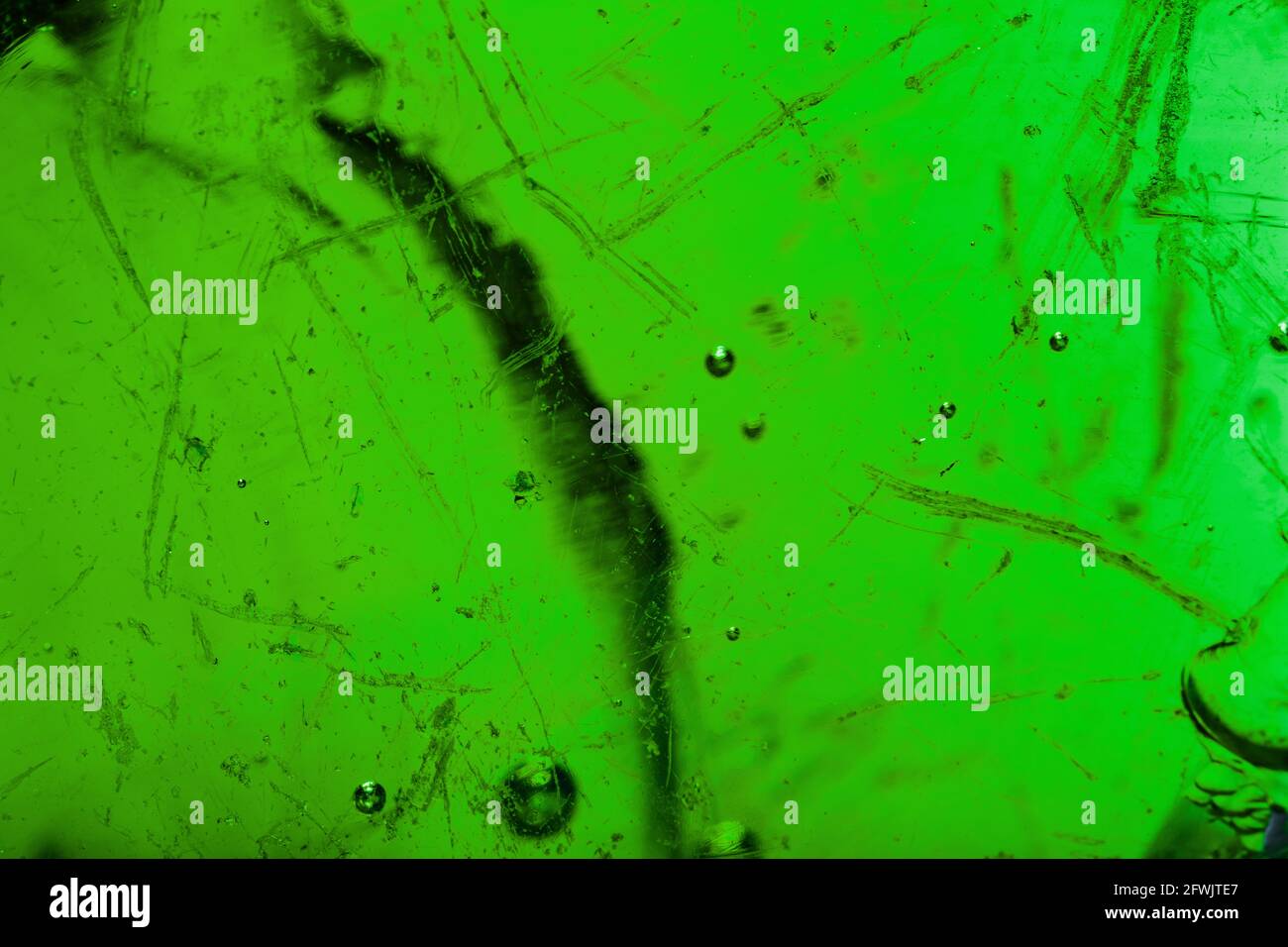 Texture di cristallo verde astratta come sfondo. Schermo intero Foto Stock