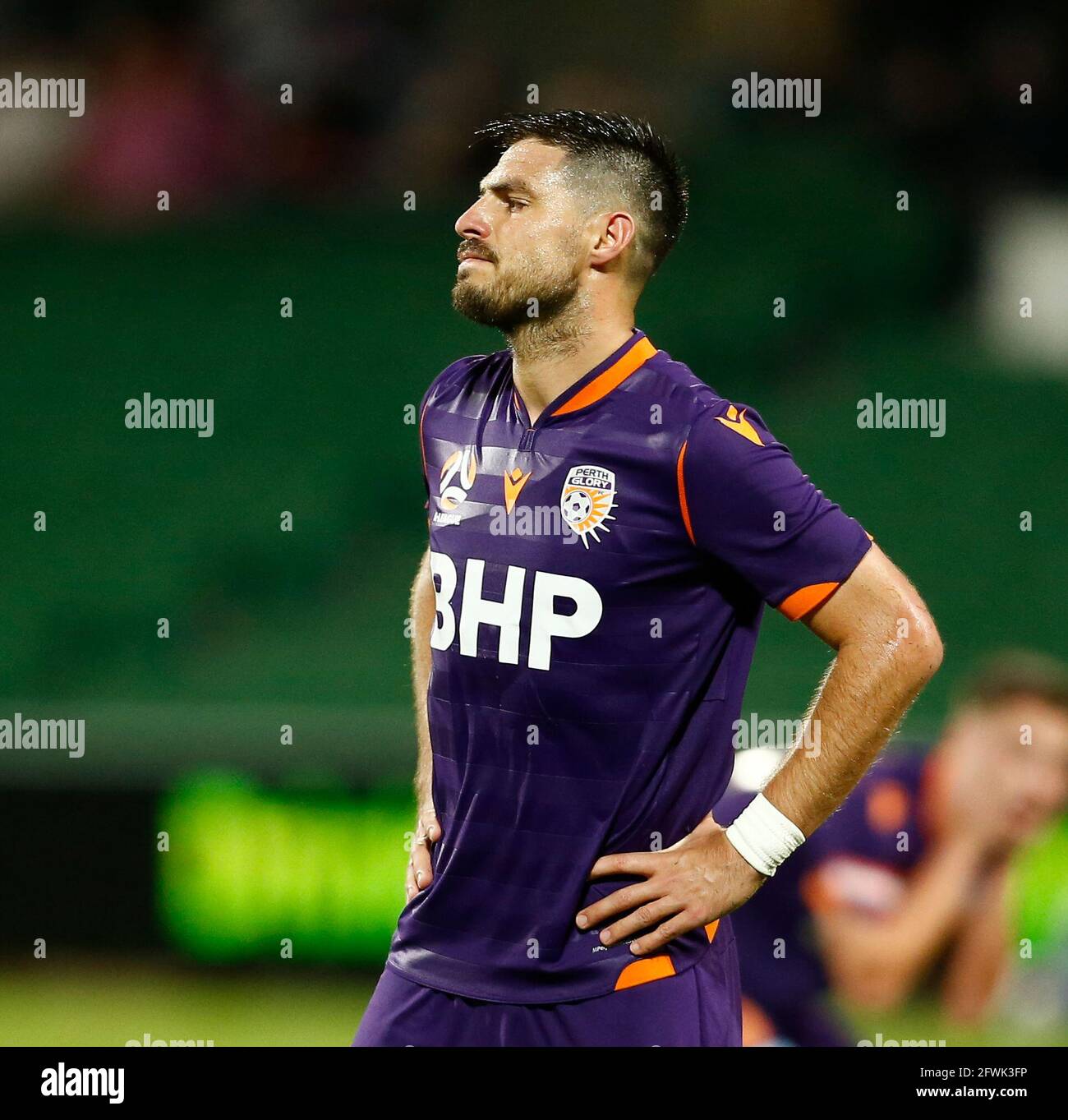 23 maggio 2021; HBF Park, Perth, Australia Occidentale, Australia; A League Football, Perth Glory contro Macarthur; Bruno Fornaroli Mezza di Perth Glory reagisce dopo che il suo calcio libero ha colpito il montante Foto Stock