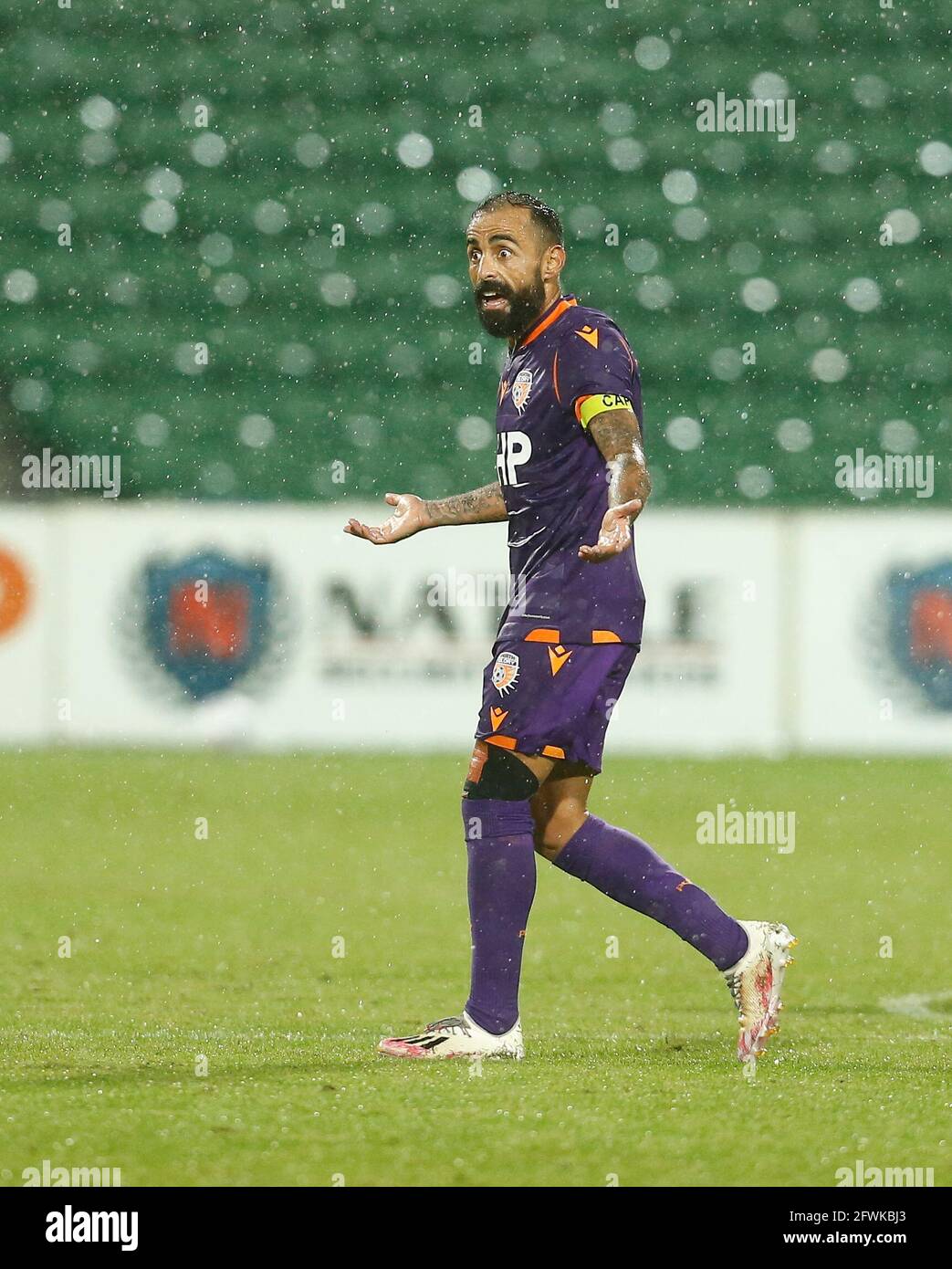 23 maggio 2021; HBF Park, Perth, Australia Occidentale, Australia; A League Football, Perth Glory contro Macarthur; Diego Castro di Perth Glory contestano la decisione dell'arbitro Foto Stock