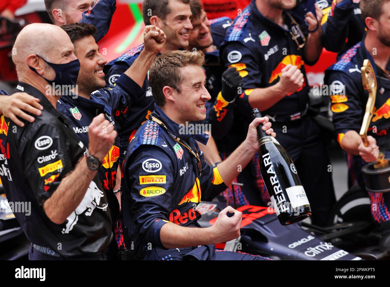 Monte Carlo, Monaco. 23 maggio 2021. Red Bull Racing festeggia la vittoria per Max Verstappen (NLD). Gran Premio di Monaco, domenica 23 maggio 2021. Monte Carlo, Monaco. Credit: James Moy/Alamy Live News Foto Stock