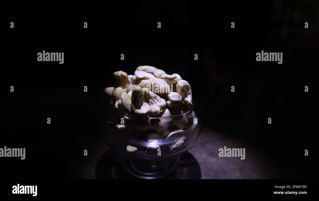 Anacardi in vaso di vetro Foto Stock