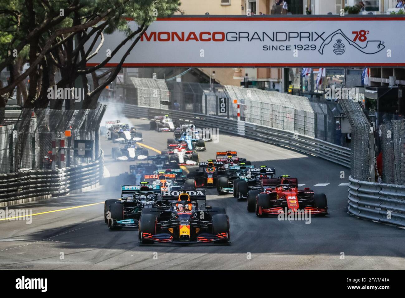 Monaco, Monaco. 23 maggio 2021. Inizio della gara, partenza, 33 VERSTAPPEN Max (nld), Red Bull Racing Honda RB16B, 55 SAINZ Carlos (spa), Scuderia Ferrari SF21, azione durante il Campionato del mondo di Formula uno 2021, Gran Premio di Monaco dal 20 al 23 maggio a Monaco - Foto Antonin Vincent / DPPI Foto Stock