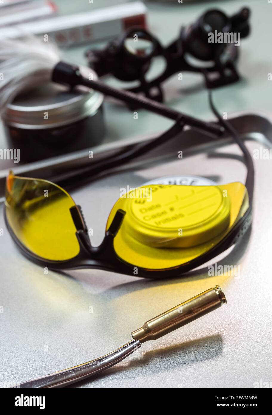 Occhiali UV per la criminologia sulla polizia record, immagine concettuale Foto Stock