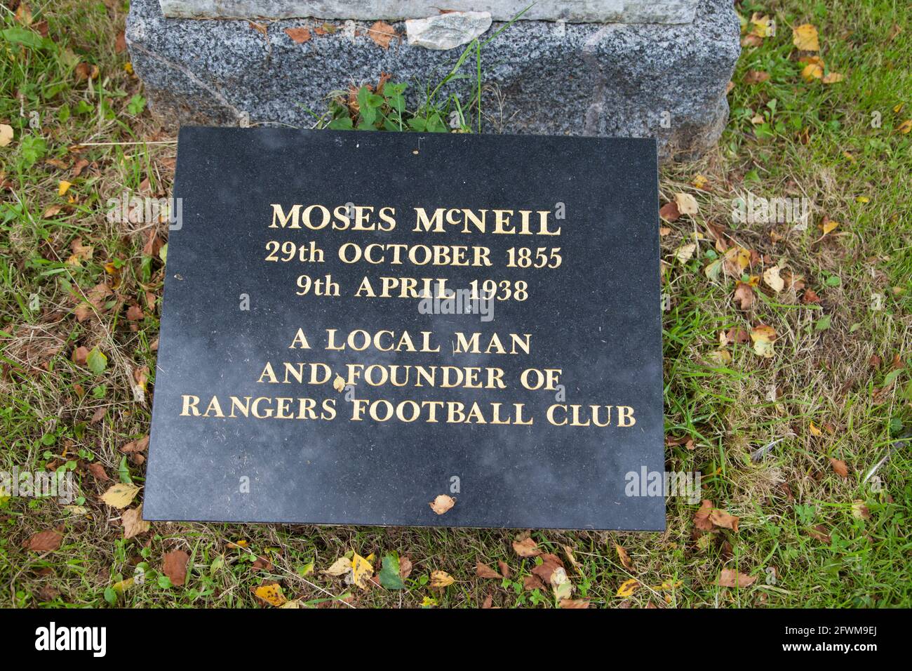 La tomba di Moses NcNeil - fondatore del Rangers Football Club, Rosneath, Scozia Foto Stock