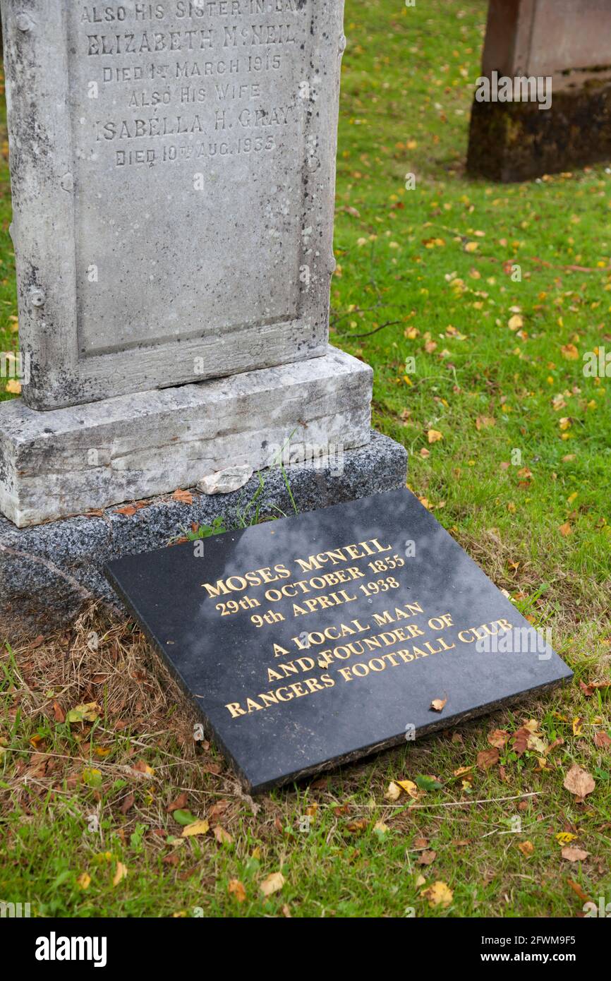La tomba di Moses NcNeil - fondatore del Rangers Football Club, Rosneath, Scozia Foto Stock