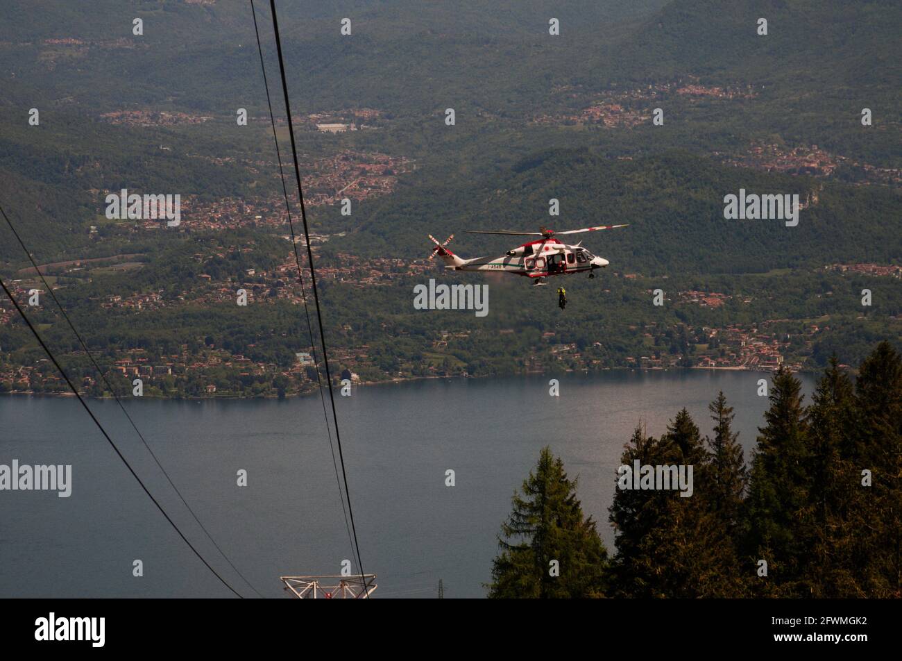 I primi immaggi dell'incidente avvenuto sulla funivia Stresa-Mottarone, in Piemonte. Quattordici persone sono morte. Lago maggiore, Italia Foto Stock