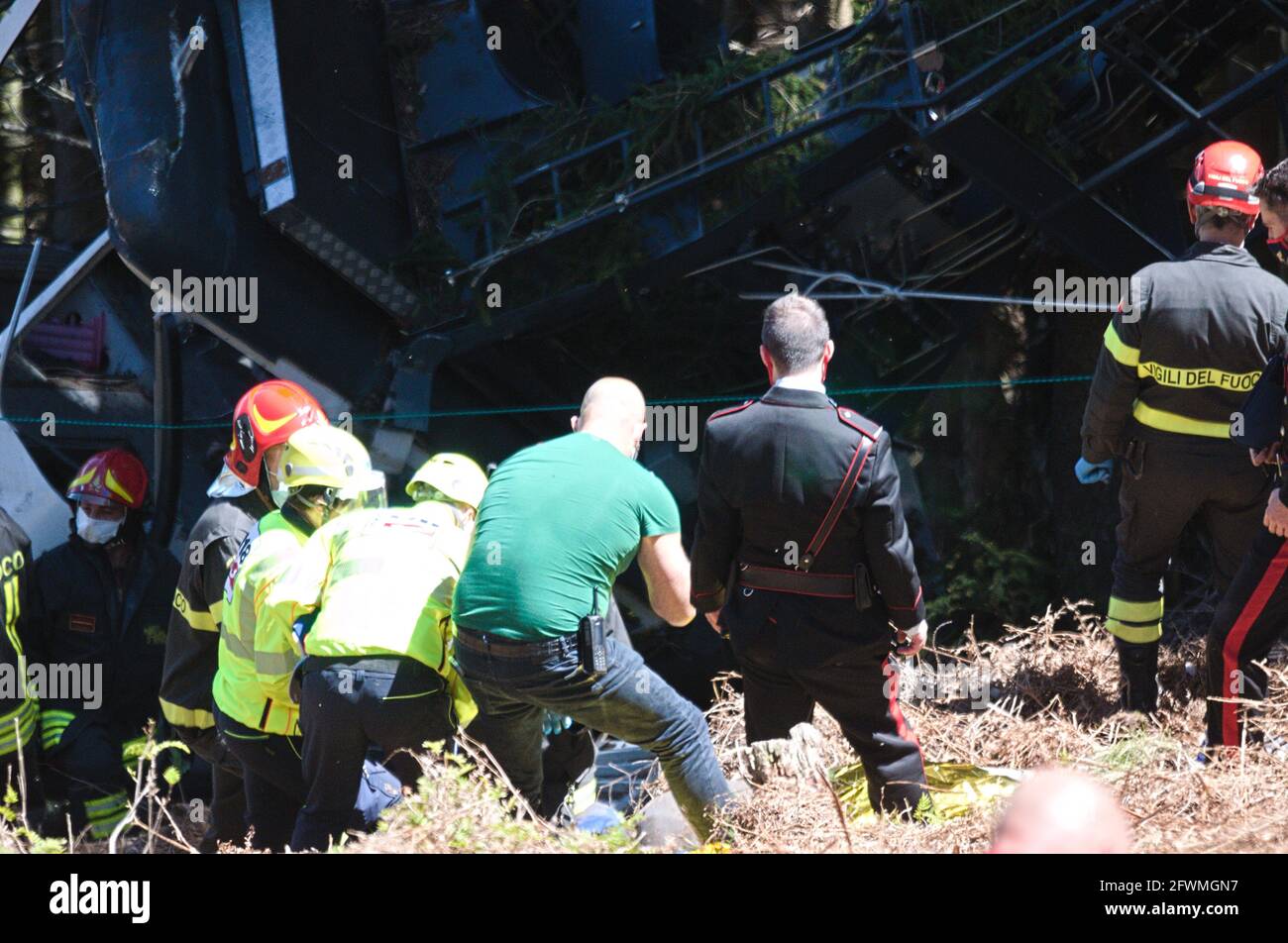 I primi immaggi dell'incidente avvenuto sulla funivia Stresa-Mottarone, in Piemonte. Quattordici persone sono morte. Lago maggiore, Italia Foto Stock