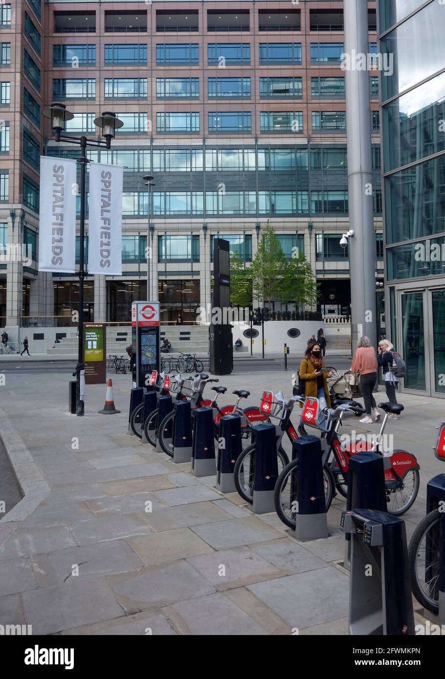 Brushfield Street, vicino al mercato di Spitalfields, nella zona est di Londra. Foto Stock