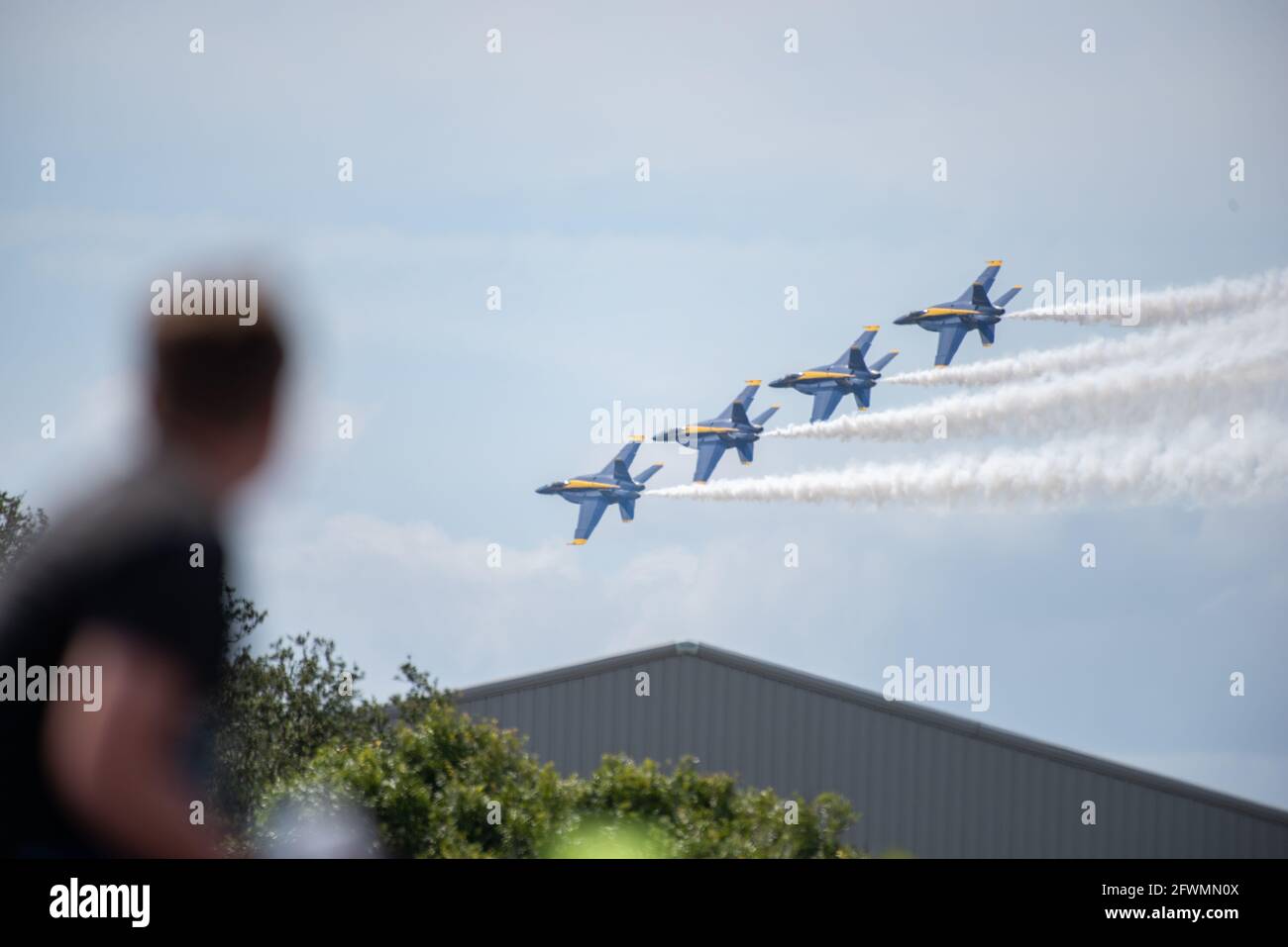 Guardando i Blue Angels si esibiscono in un Airshow Foto Stock
