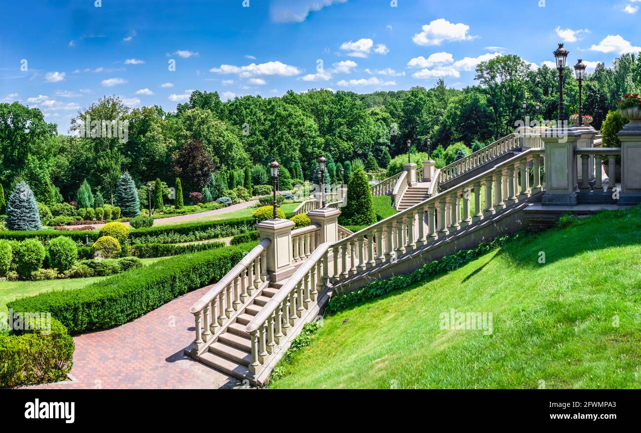 Parco pubblico della residenza Mezhyhirya a Kiev, Ucraina Foto Stock
