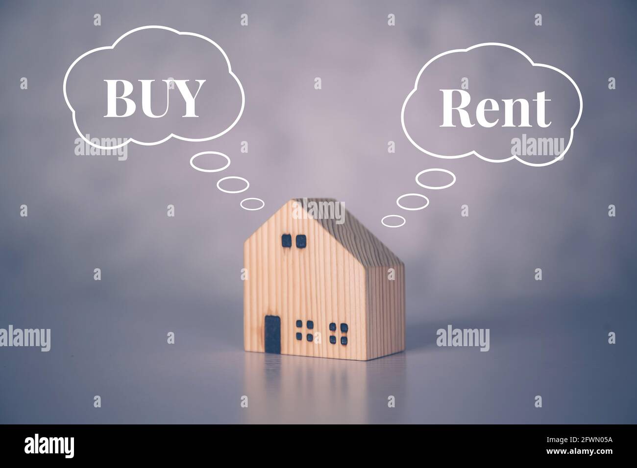 Affittare o comprare la casa con il bene immobile per i benefici, la decisione circa la progettazione e la strategia della casa e della tassa, la proprietà con successo e risparmio finanziario, com Foto Stock