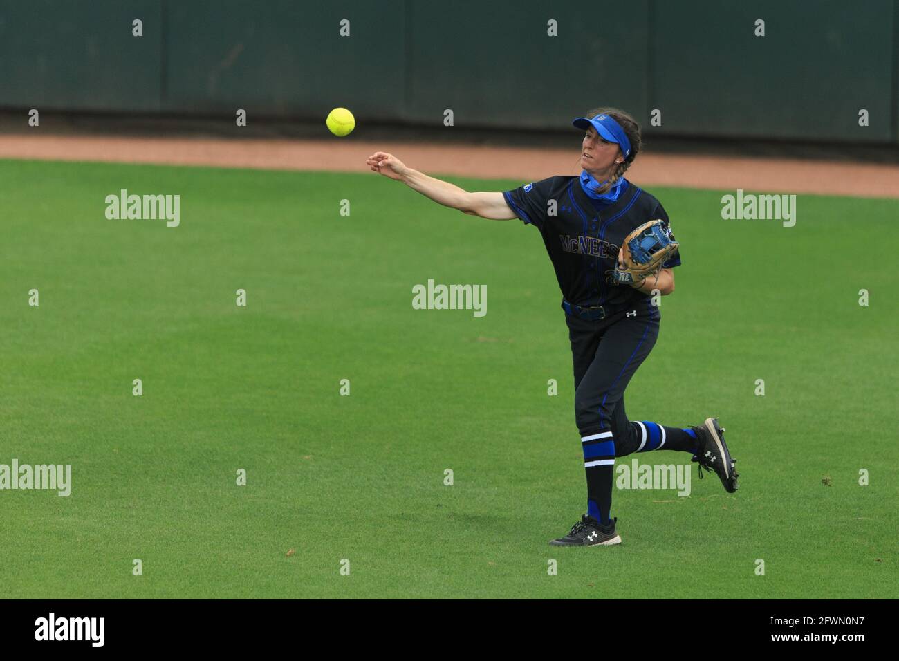 Alayis Seneca di McNeese State torna in campo contro LSU durante il NCAA Softball Regional, venerdì 21 maggio 2021, a Baton Rouge, LA. (Kirk Meche/immagine dello sport) Foto Stock