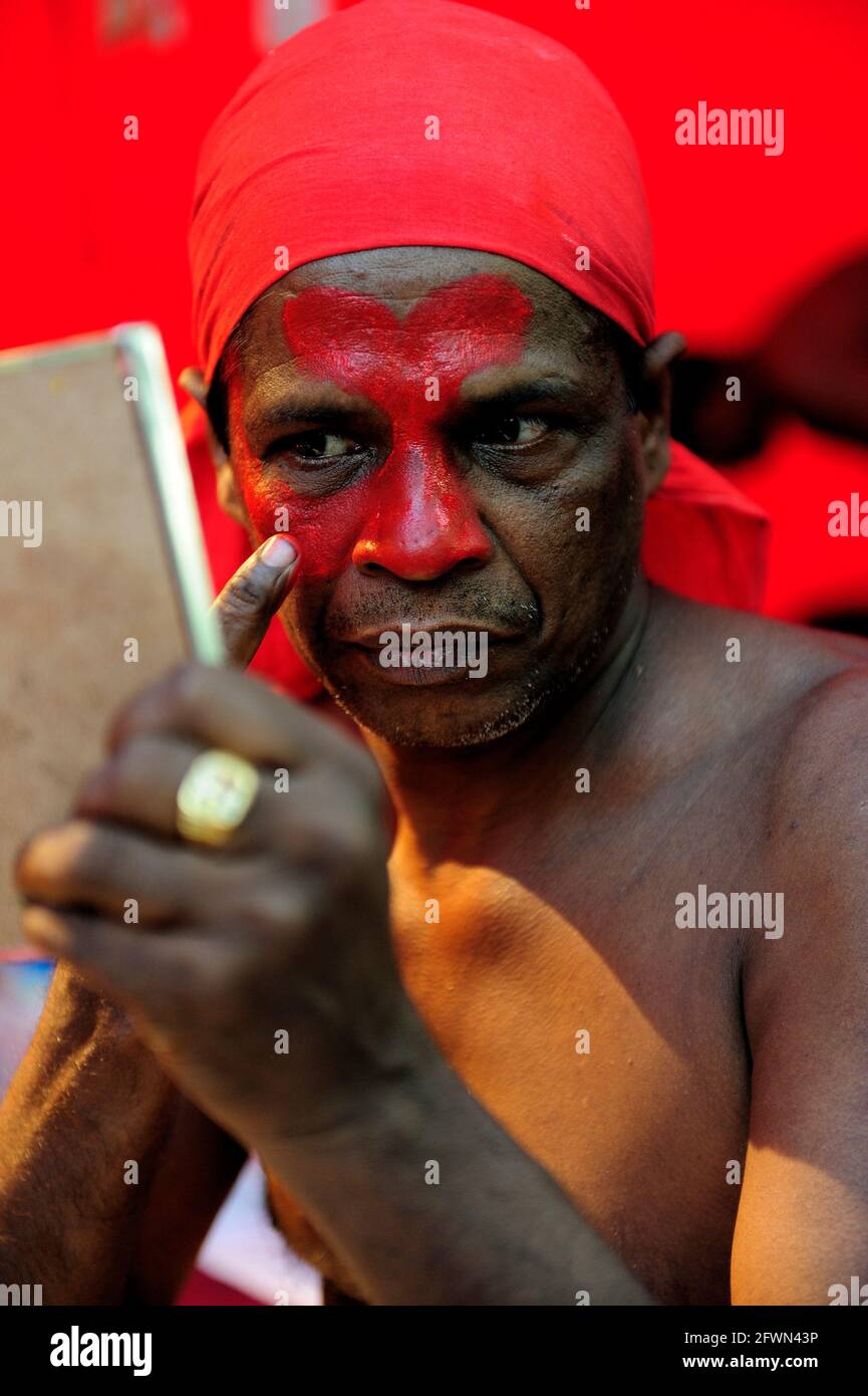 Mudijettu. Kerala tempio rituale teatro, Mudijettu. Teatro rituale dei templi Kerala, la storia delle azioni eroiche di Bhadrakala - la storia dell'assassinio del demone Darika (dārikavadham) rituale di culto della fertilità, rituale Kerala, MUDIJETTU è probabilmente una delle più antiche tradizioni teatrali in India Foto Stock