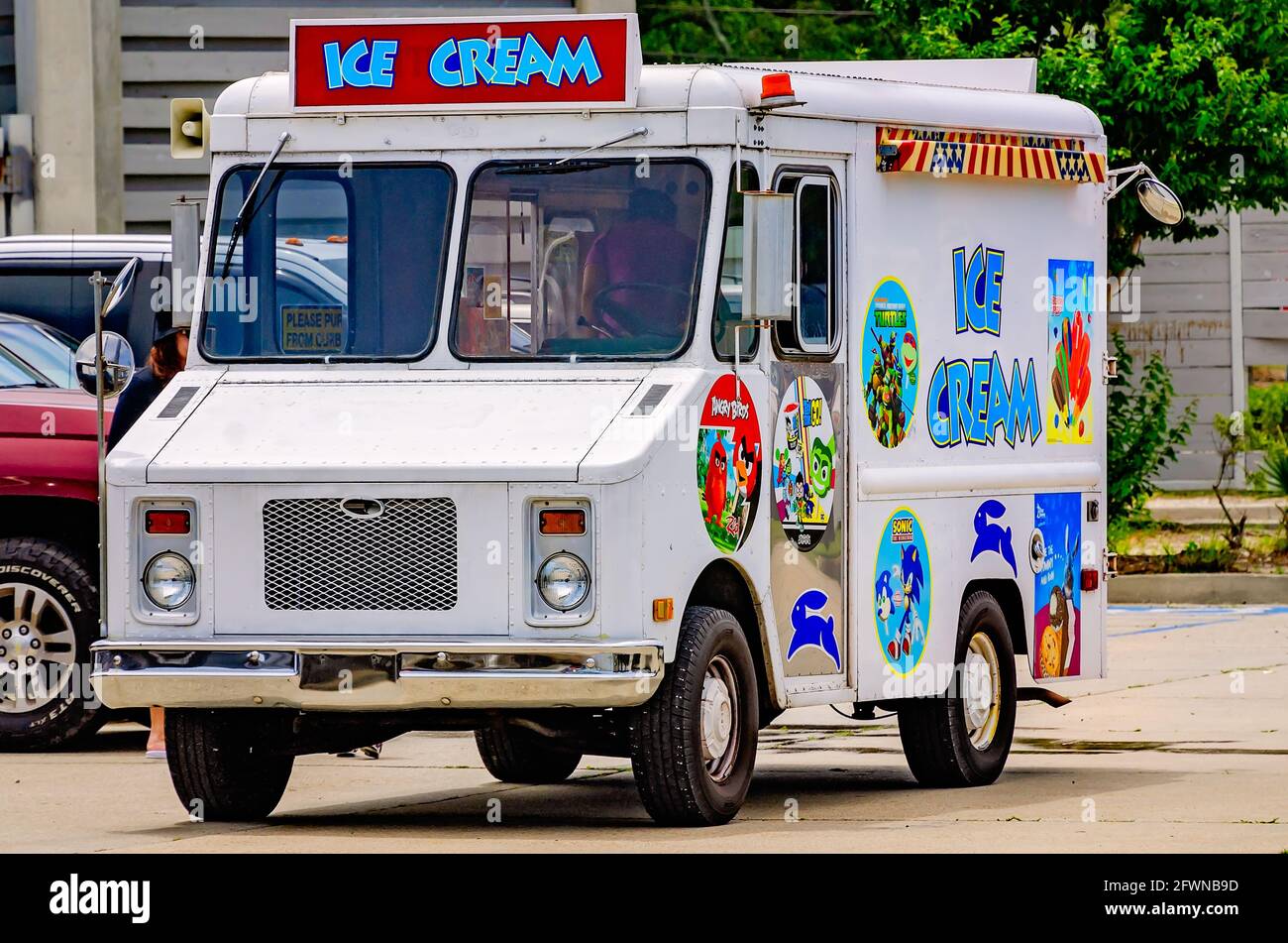 Un camion di gelato si ferma per vendere il gelato, 22 maggio 2021, a Biloxi, Mississippi. Foto Stock