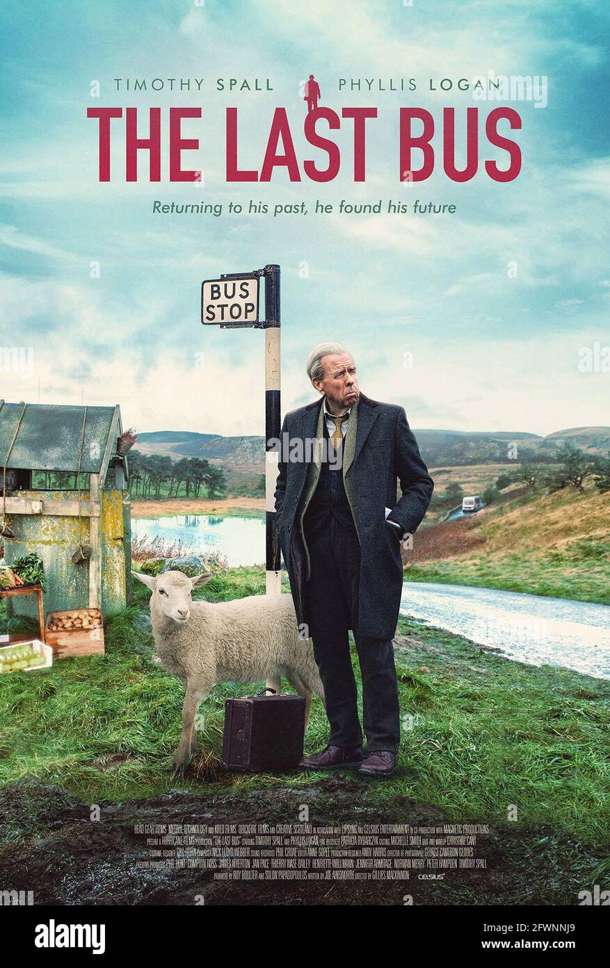 TIMOTHY SPALL nell'ULTIMO AUTOBUS (2021), diretto da GILLIES MACKINNON. Credito: HEAD GEAR FILM / Album Foto Stock