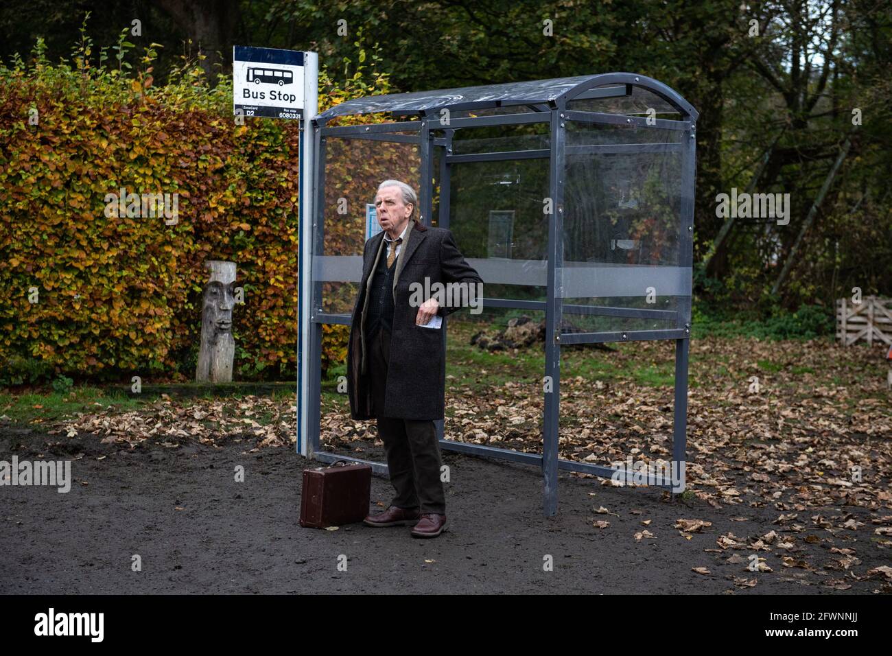 TIMOTHY SPALL nell'ULTIMO AUTOBUS (2021), diretto da GILLIES MACKINNON. Credito: HEAD GEAR FILM / Album Foto Stock
