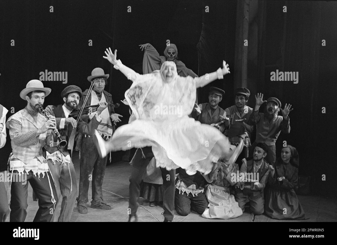 Musical Anatevka, 18 dicembre 1966, musical, teatro, I Paesi Bassi, foto agenzia stampa del XX secolo, notizie da ricordare, documentario, fotografia storica 1945-1990, storie visive, Storia umana del XX secolo, che cattura momenti nel tempo Foto Stock