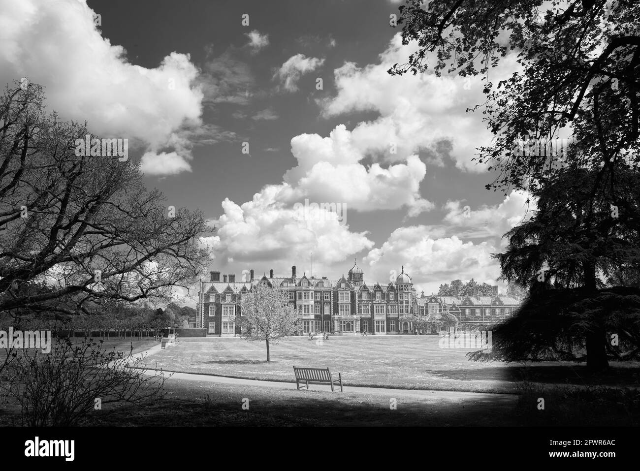 Facciata sud della casa di Sandringham, la casa di campagna della Regina d'Inghilterra a Norfolk, chiusa per il covid-19, maggio 2021. Foto Stock