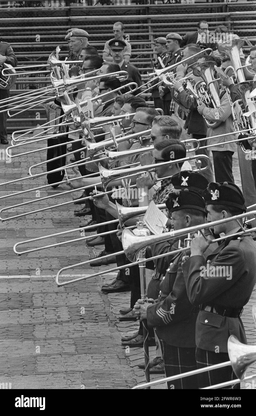 Nato tatuaggio ad Arnhem, prove di vestiario, i giocatori del vento durante le finali, 22 giugno 1966, BLAZERS, finali, Paesi Bassi, foto agenzia stampa del xx secolo, notizie da ricordare, documentario, fotografia storica 1945-1990, storie visive, Storia umana del XX secolo, che cattura momenti nel tempo Foto Stock