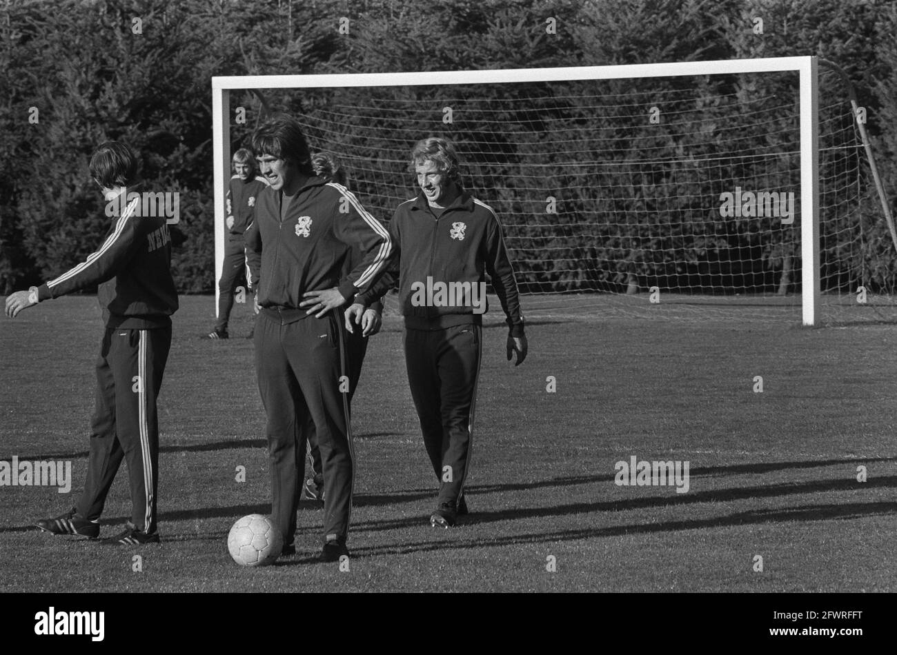 Treni nazionali olandesi per partite contro la DDR a Zeist, 6 ottobre 1971, sport, giocatori di calcio, I Paesi Bassi, foto agenzia stampa del XX secolo, notizie da ricordare, documentario, fotografia storica 1945-1990, storie visive, Storia umana del XX secolo, che cattura momenti nel tempo Foto Stock