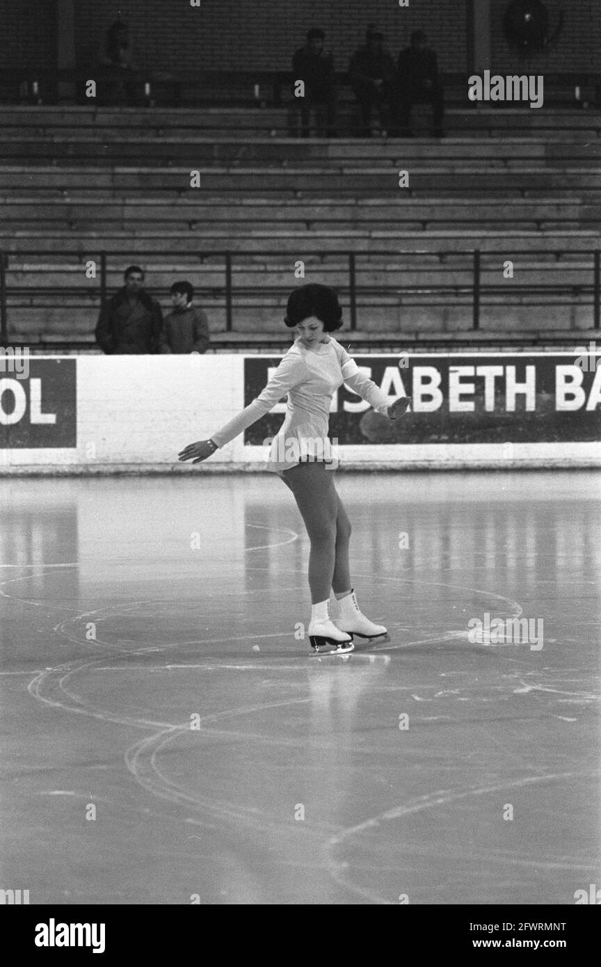 Campionato olandese pattinaggio a figura a Heerenveen. 10 R. Ouwerkerk 11.12.13 Wang la Lin in azione, 18 gennaio 1970, campionati, pattinaggio, Paesi Bassi, foto agenzia stampa del xx secolo, notizie da ricordare, documentario, fotografia storica 1945-1990, storie visive, Storia umana del XX secolo, che cattura momenti nel tempo Foto Stock