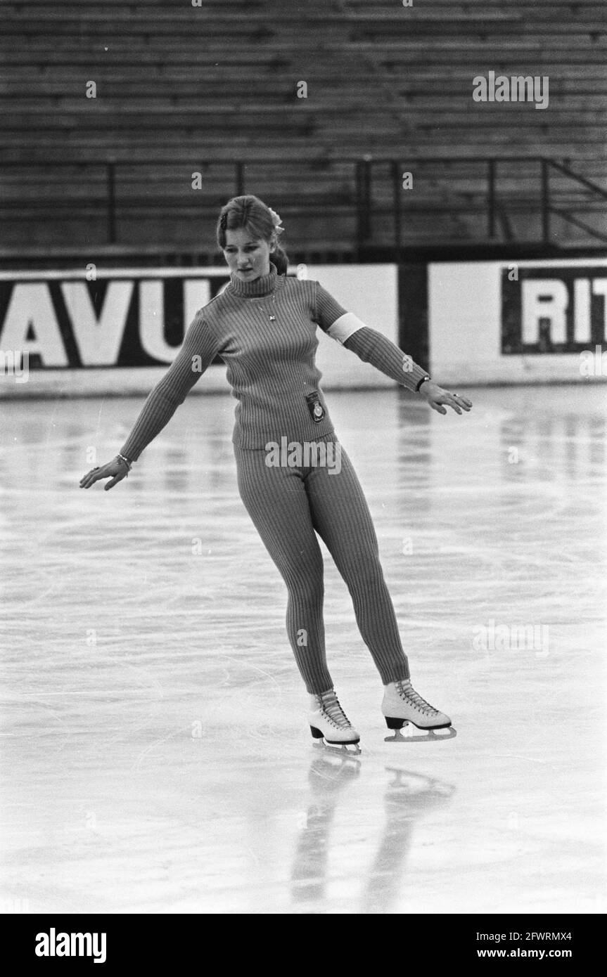 Campionato olandese pattinaggio a figura a Heerenveen. Willy de Zoete in azione, 18 gennaio 1970, Campionati, pattinaggio, I Paesi Bassi, foto agenzia stampa del XX secolo, notizie da ricordare, documentario, fotografia storica 1945-1990, storie visive, Storia umana del XX secolo, che cattura momenti nel tempo Foto Stock