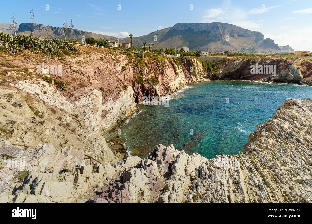 Cala Maidduzza all'interno della Riserva Naturale Siciliana, paesaggio mediterraneo del mare, Terrasini, provincia di Palermo, Italia Foto Stock