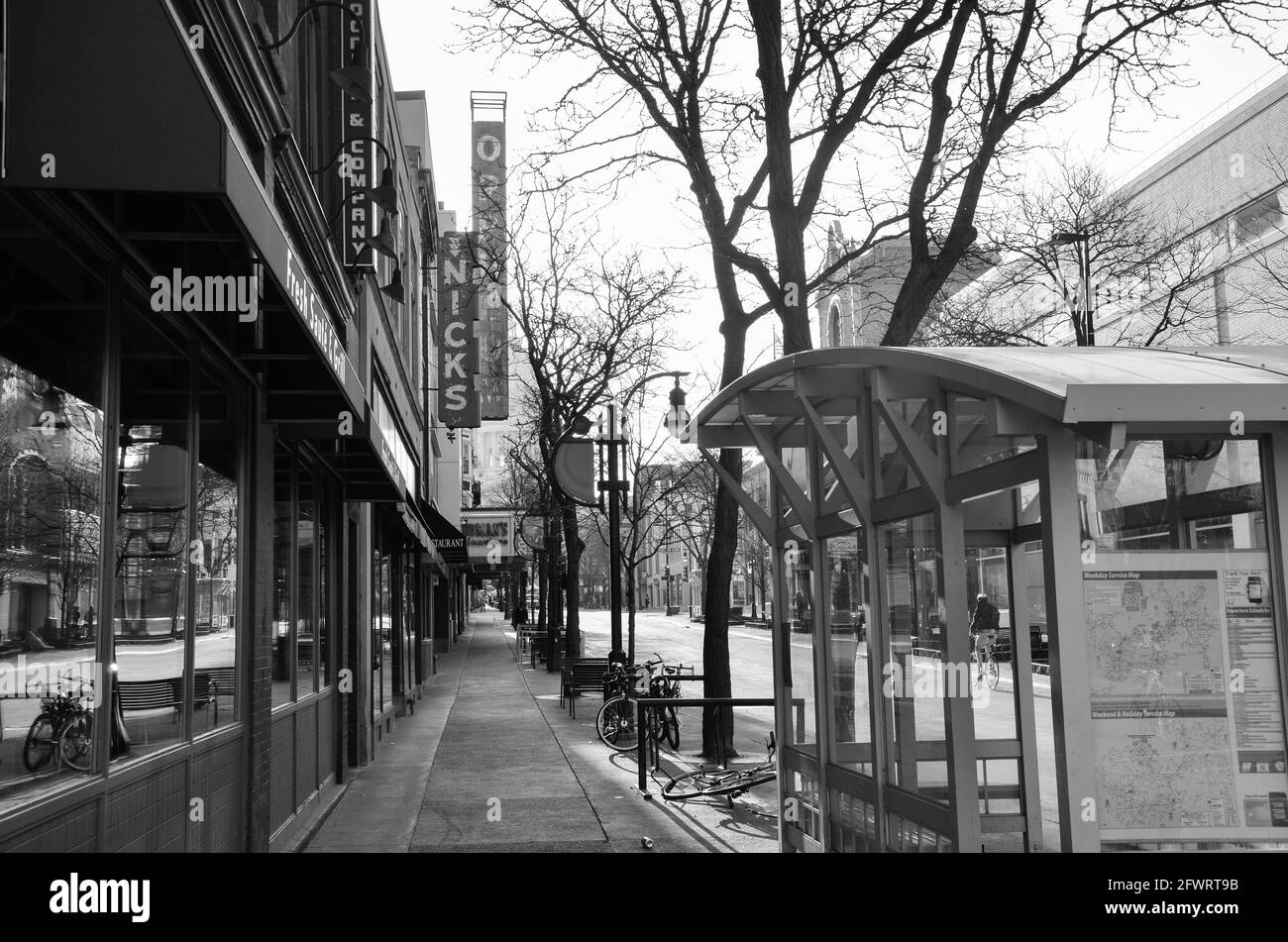 MADISON, STATI UNITI - 20 giu 2015: State Street Madison Wisconsin e il vecchio cartello del teatro Orpheum Foto Stock