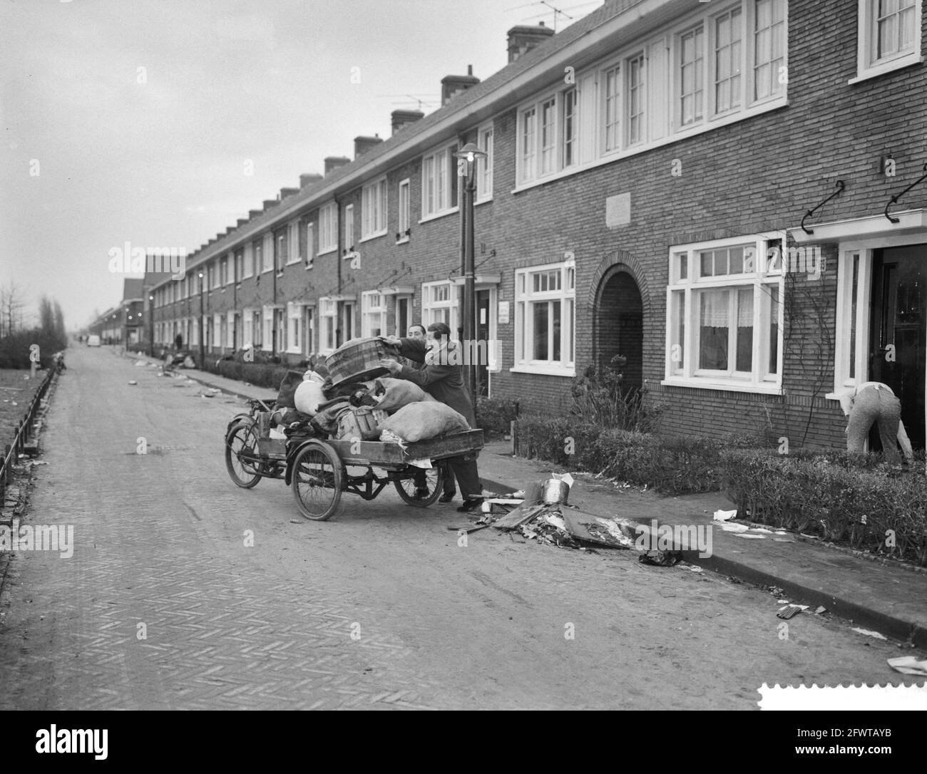 La vita normale va a Tuindorp, Oostzaan, 3 febbraio 1960, Paesi Bassi, foto agenzia stampa del xx secolo, notizie da ricordare, documentario, fotografia storica 1945-1990, storie visive, Storia umana del XX secolo, che cattura momenti nel tempo Foto Stock