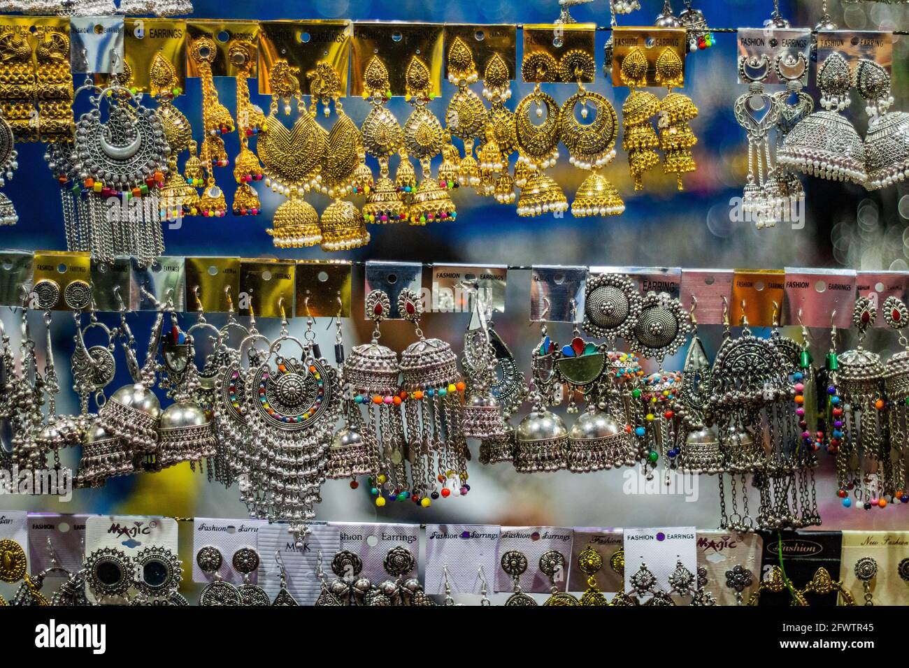 Vari gioielli tradizionali dall'India Foto stock - Alamy