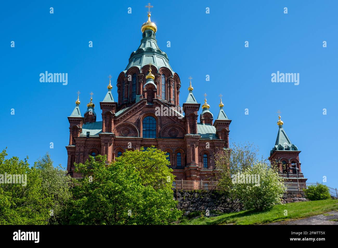 Helsinki / Finlandia - 22 MAGGIO 2021: Esterno dell'edificio della Cattedrale Uspensky di Helsinki. Foto Stock